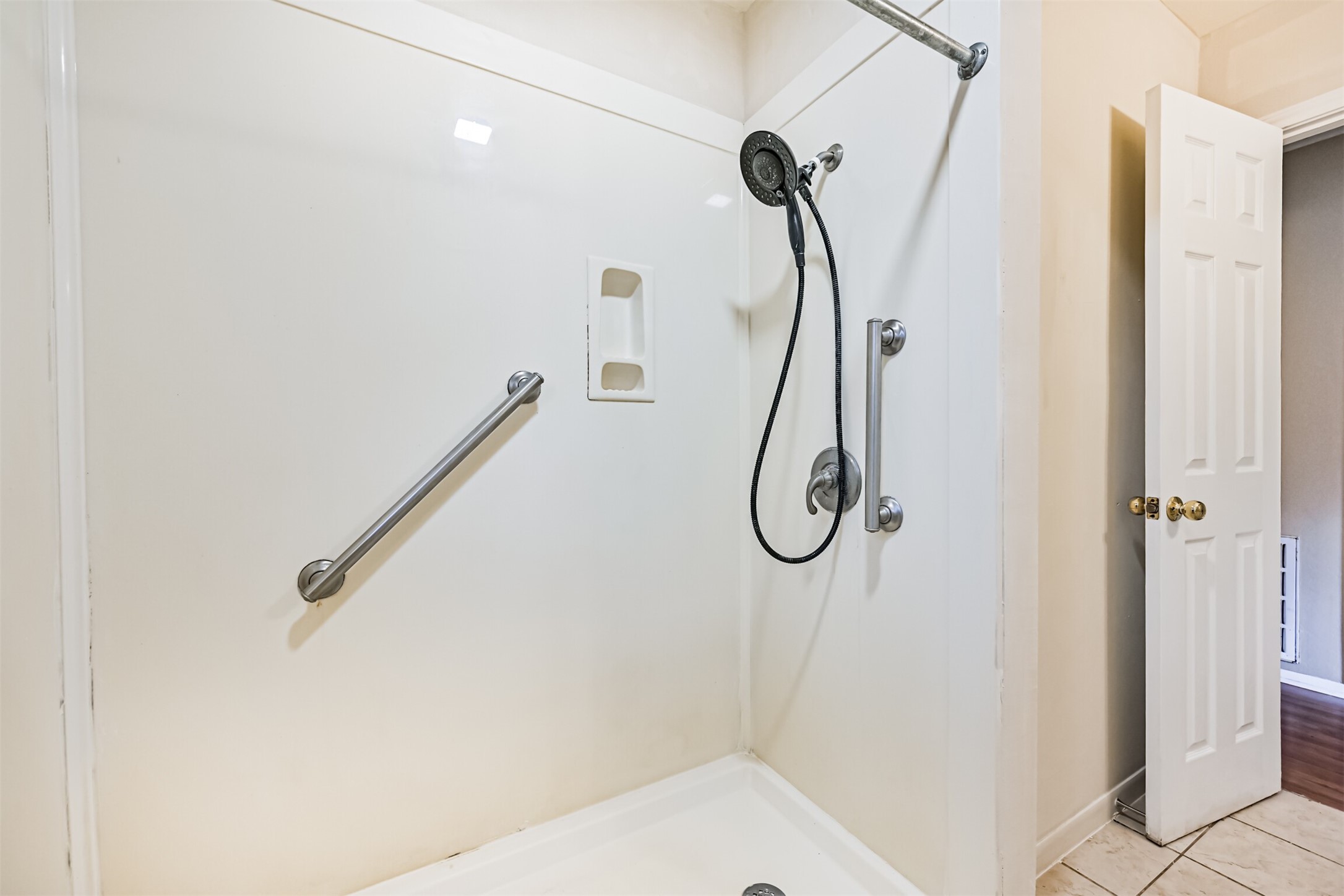 Primary shower