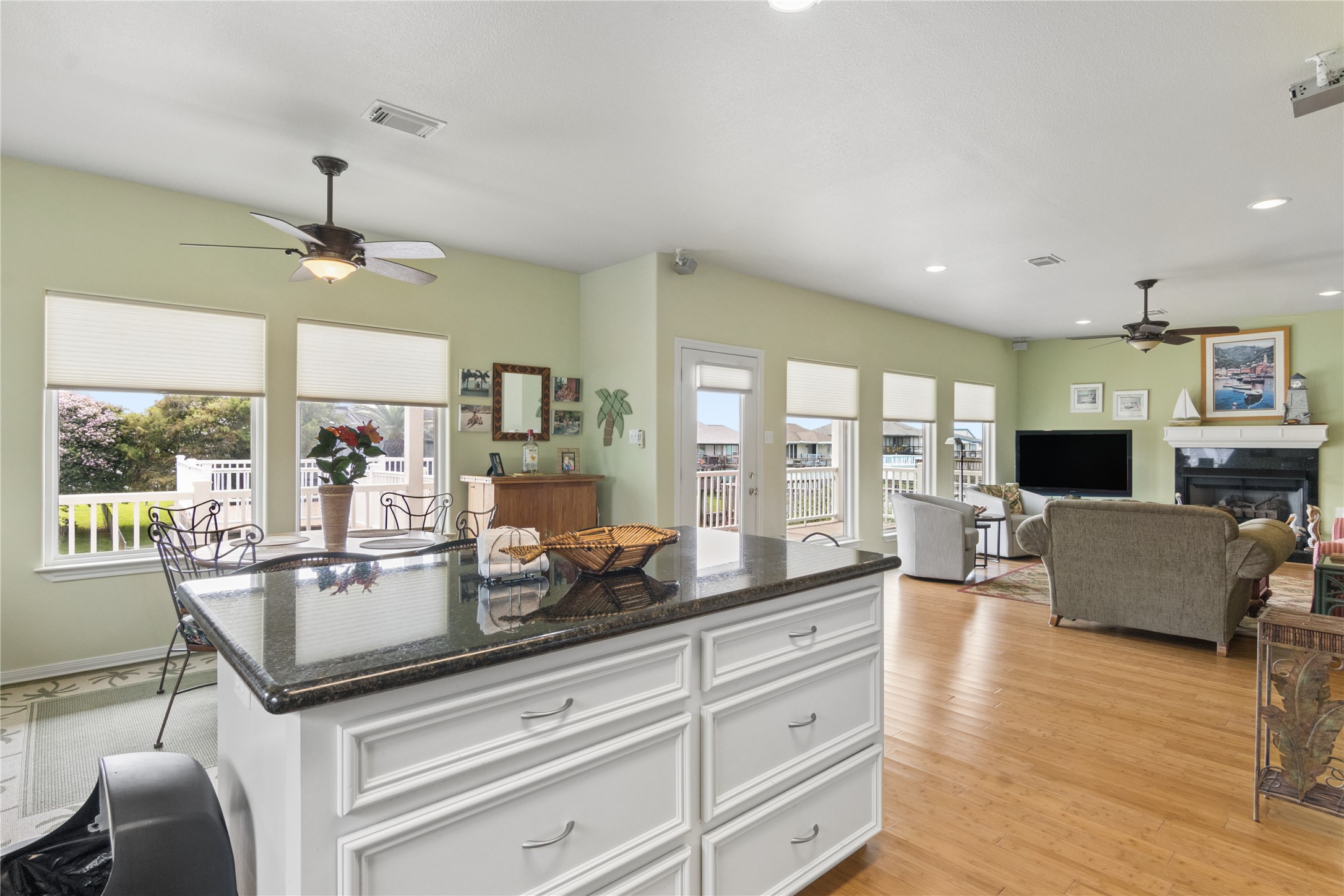 10 N Flamingo Street, La Marque, TX 77568