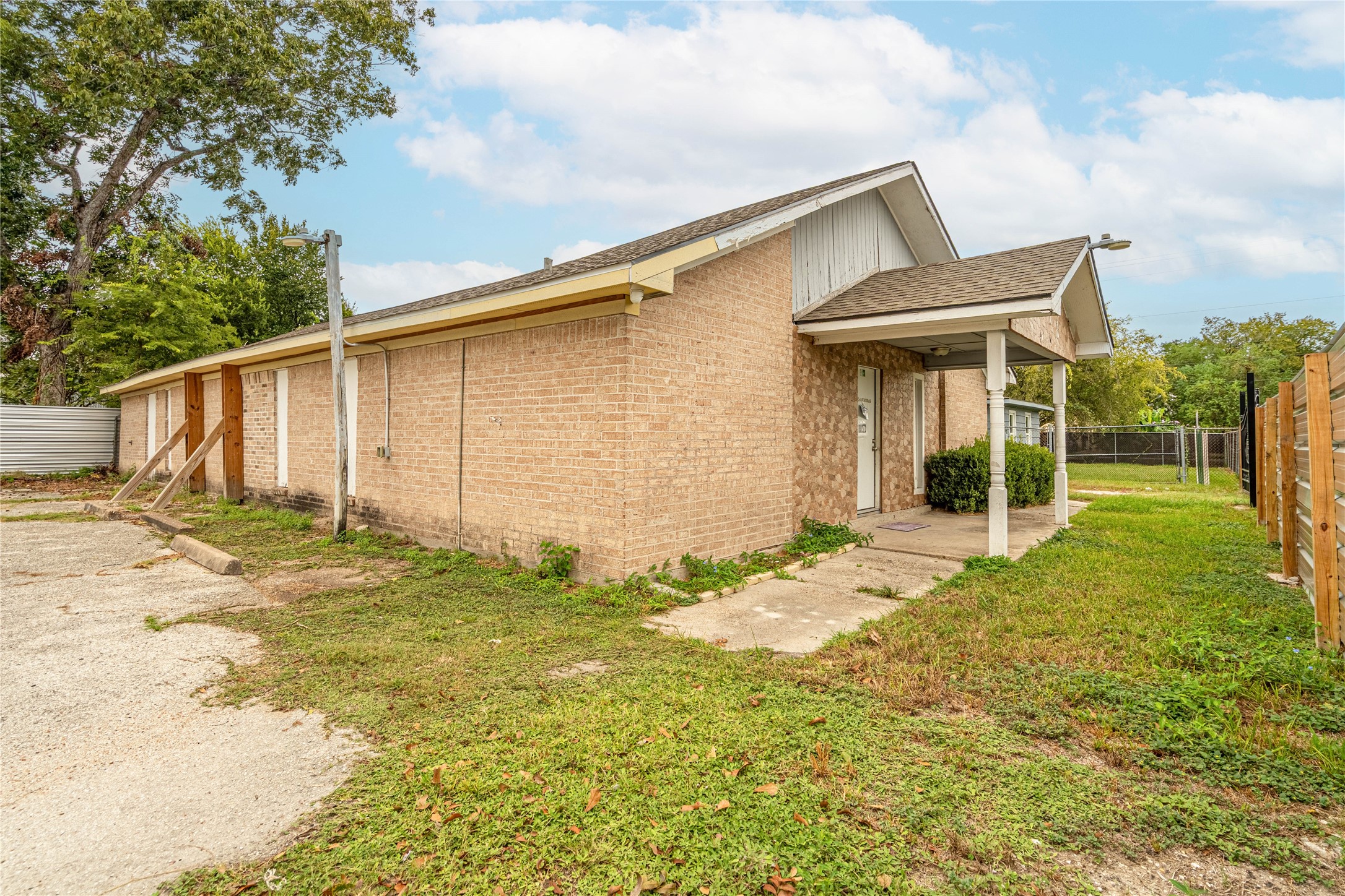 9535 Sweetwater Lane, Houston, TX 77037