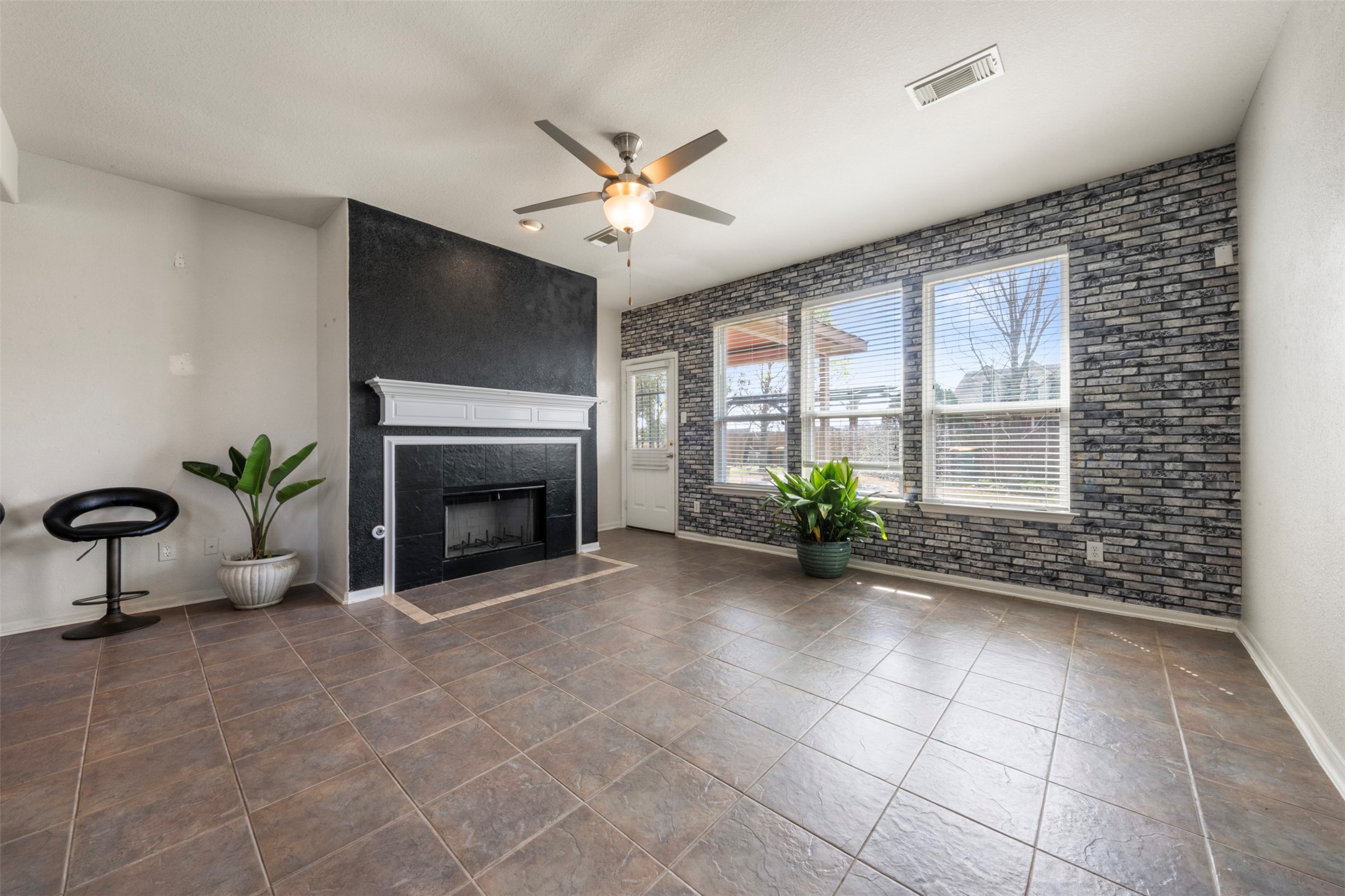 2990 Creek Falls Court, Pearland, TX 77581