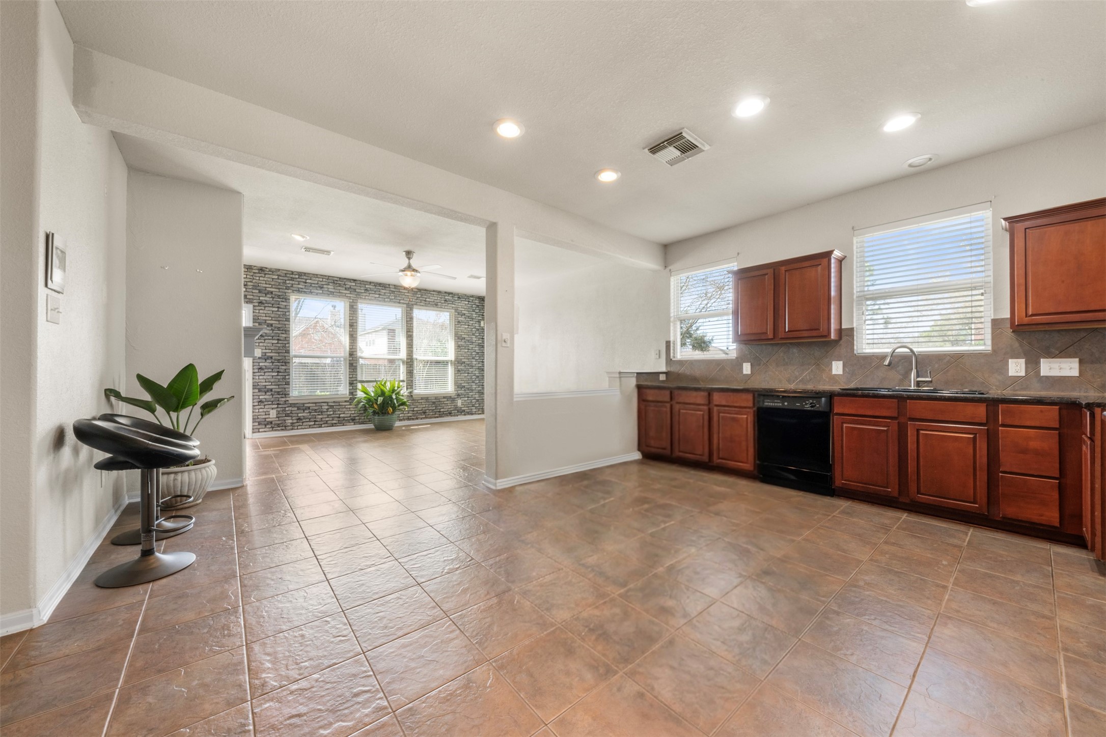 2990 Creek Falls Court, Pearland, TX 77581