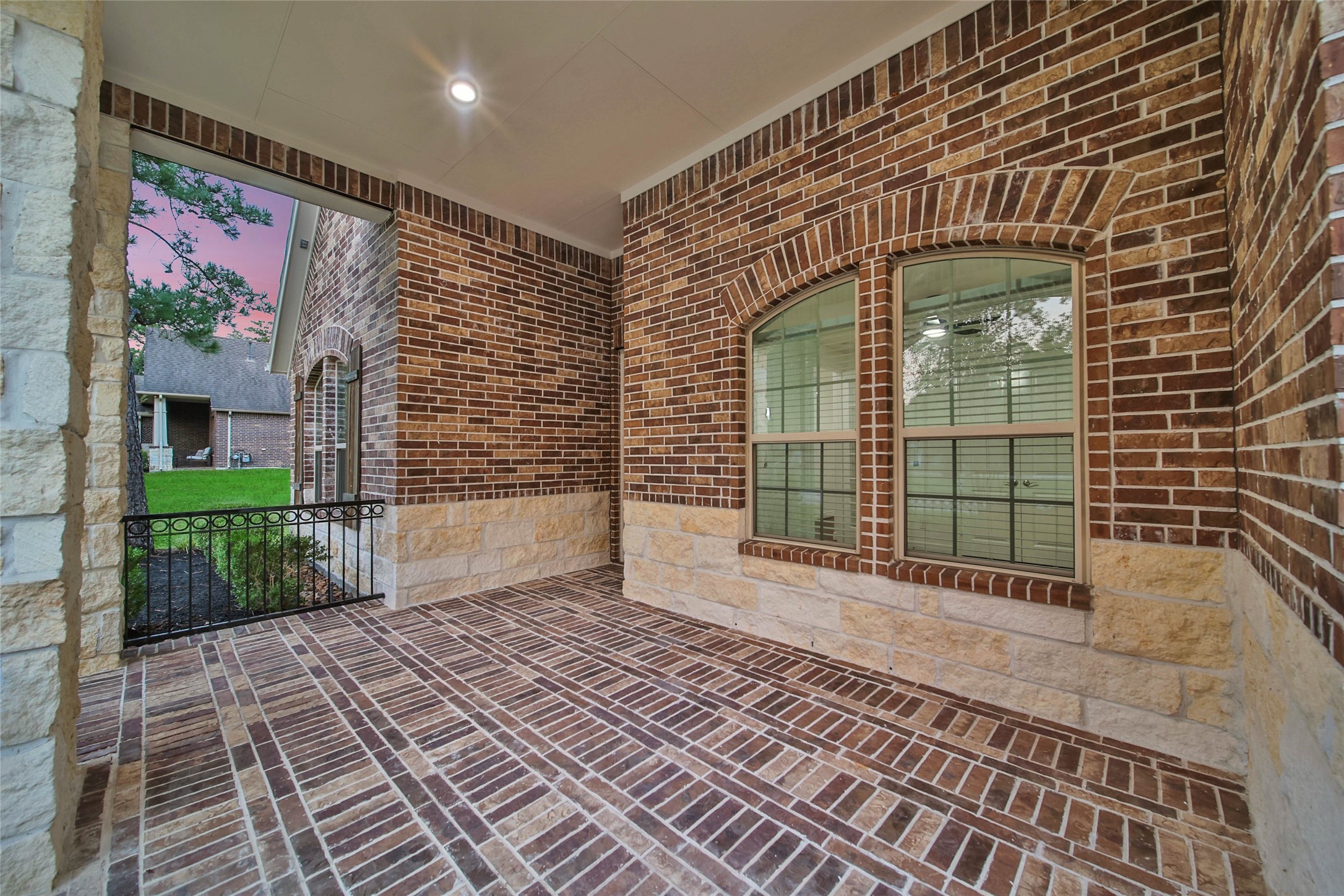296 Dawn Brook Lane, Conroe, TX 77384