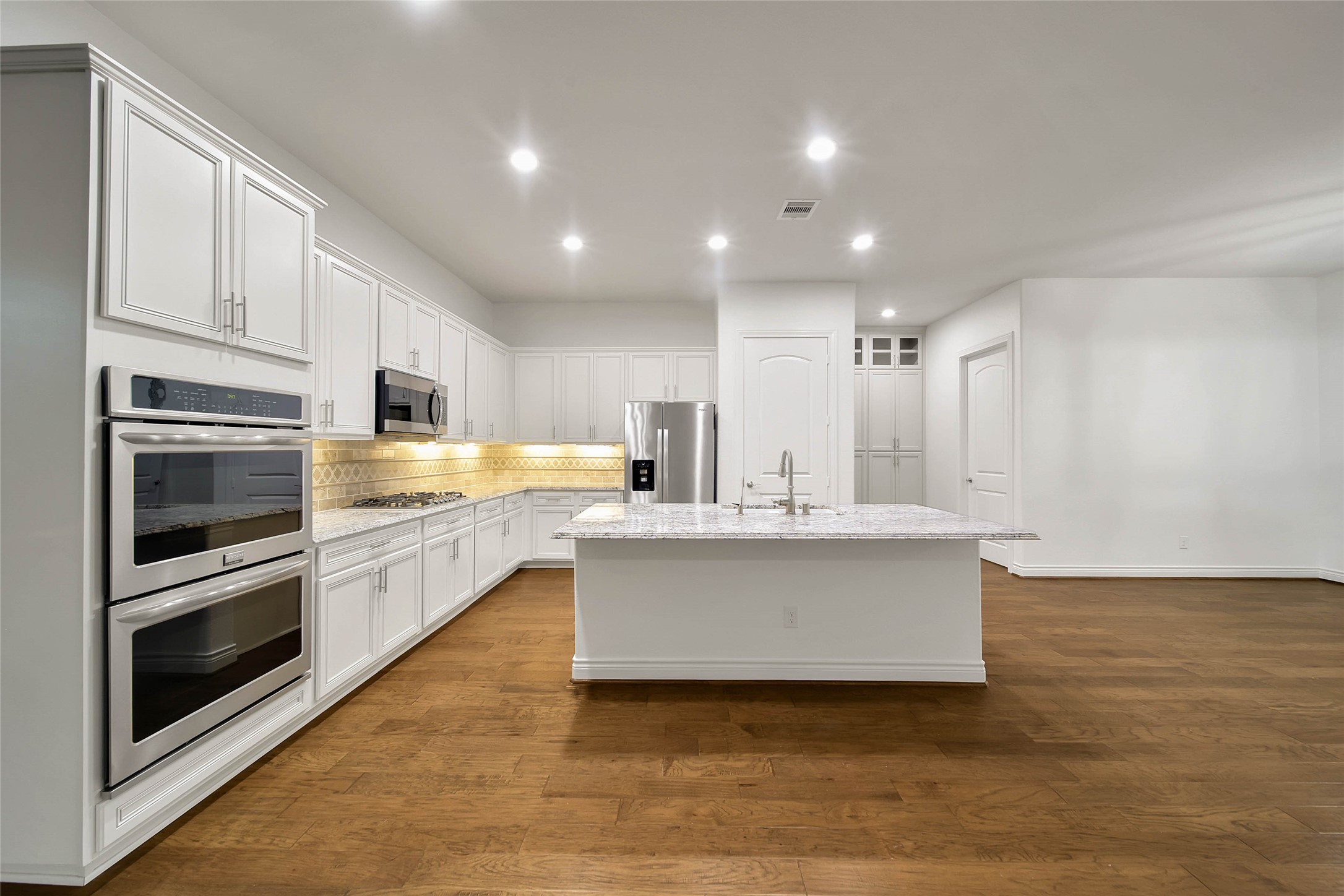 296 Dawn Brook Lane, Conroe, TX 77384