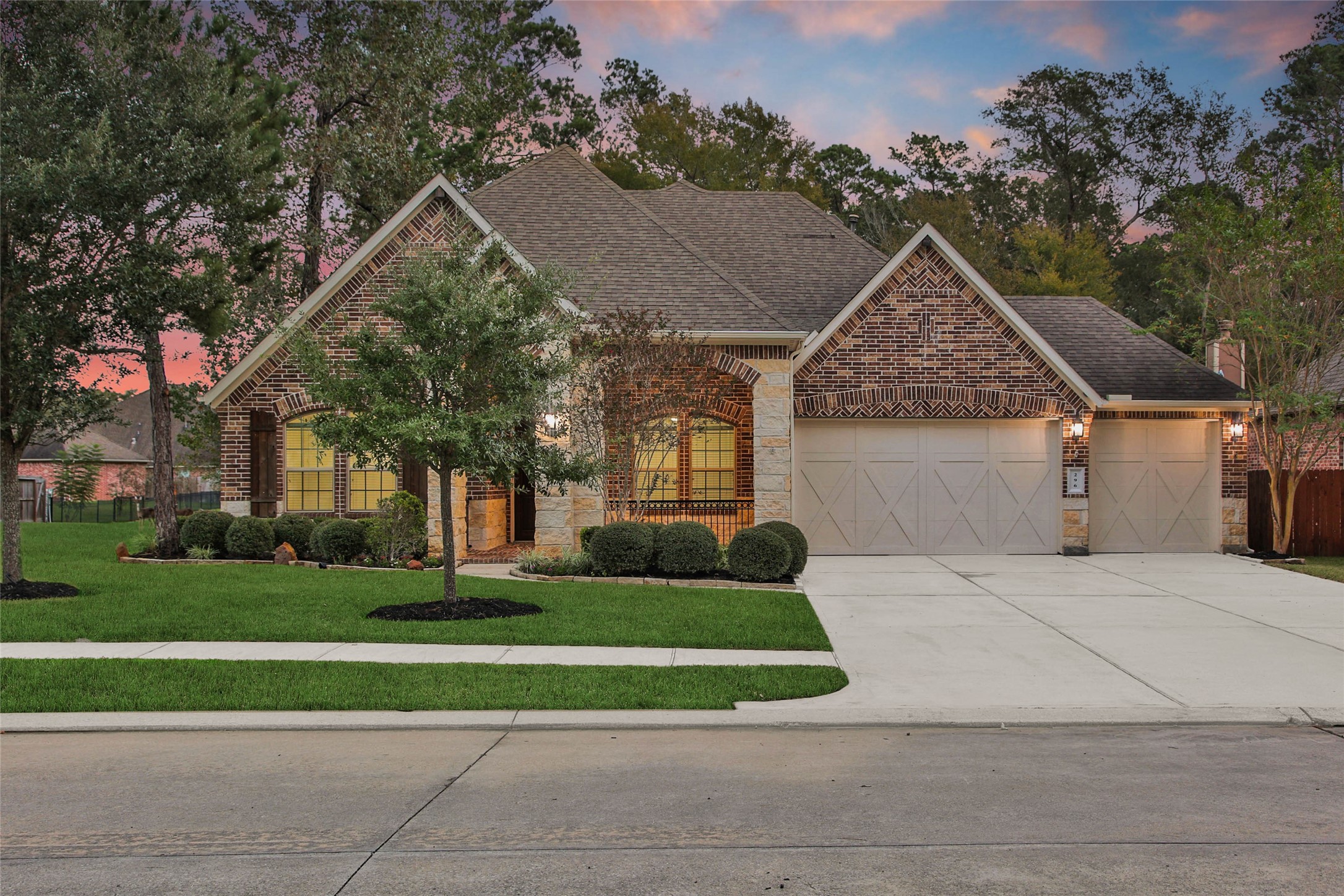 296 Dawn Brook Lane, Conroe, TX 77384