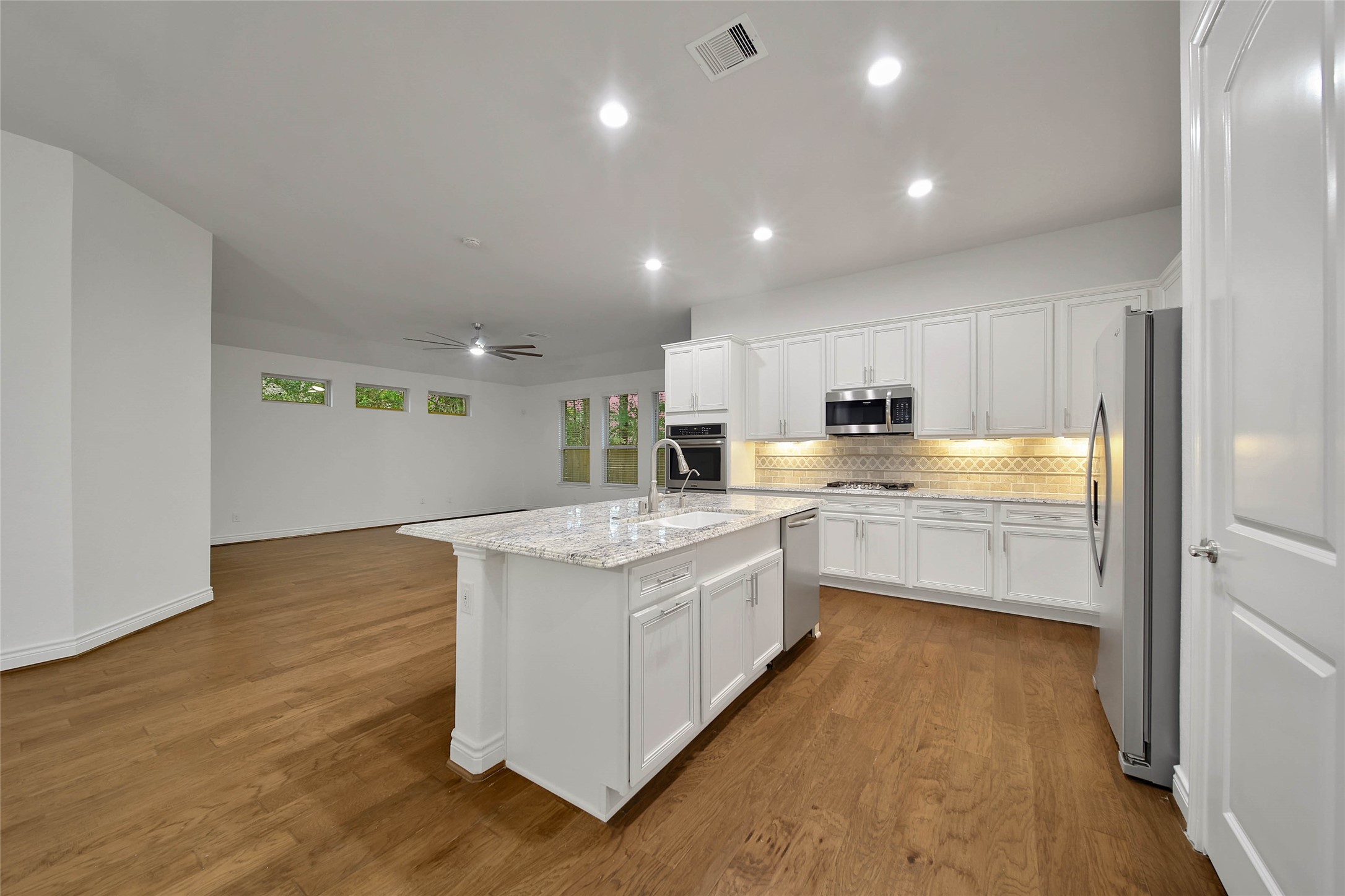 296 Dawn Brook Lane, Conroe, TX 77384