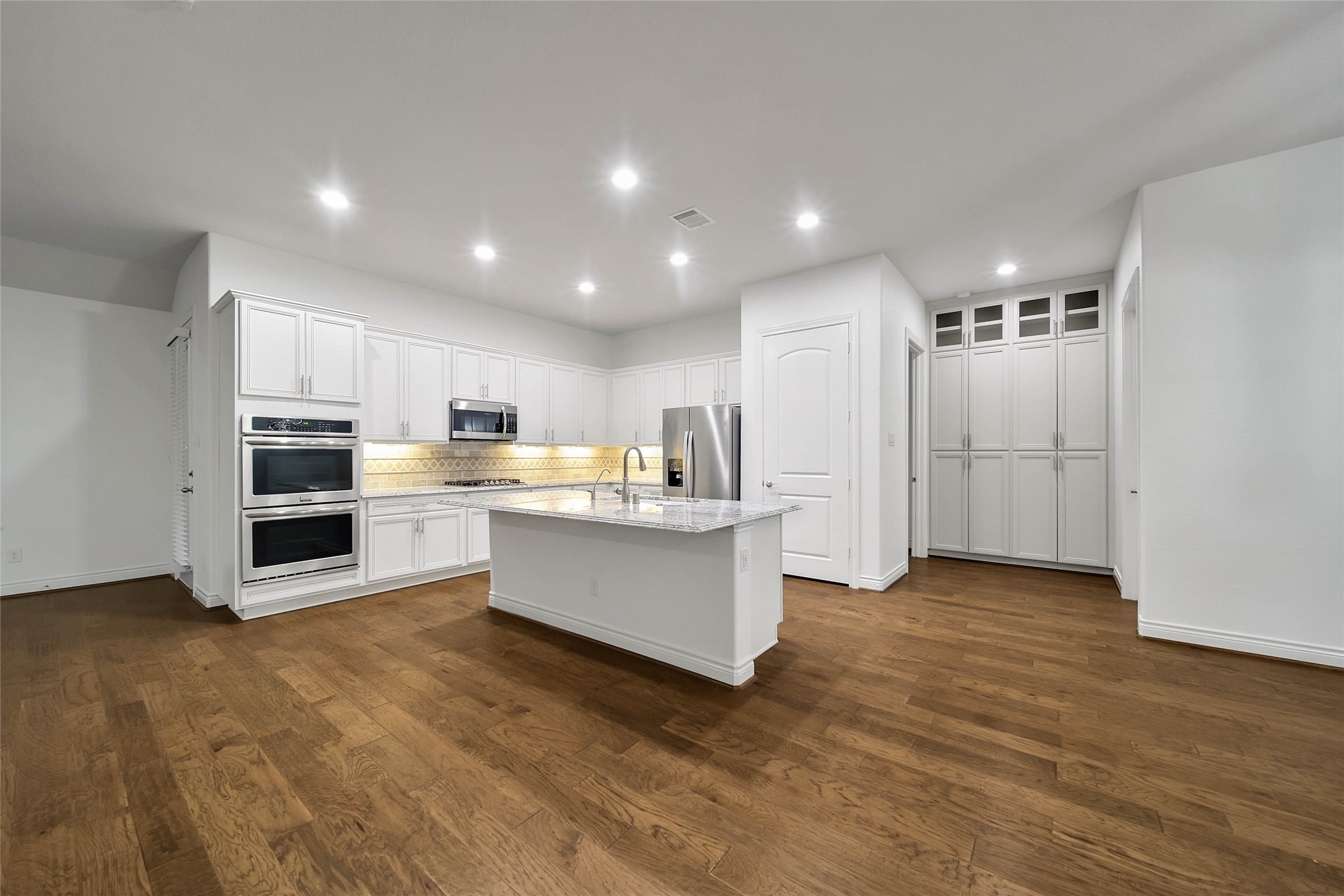 296 Dawn Brook Lane, Conroe, TX 77384