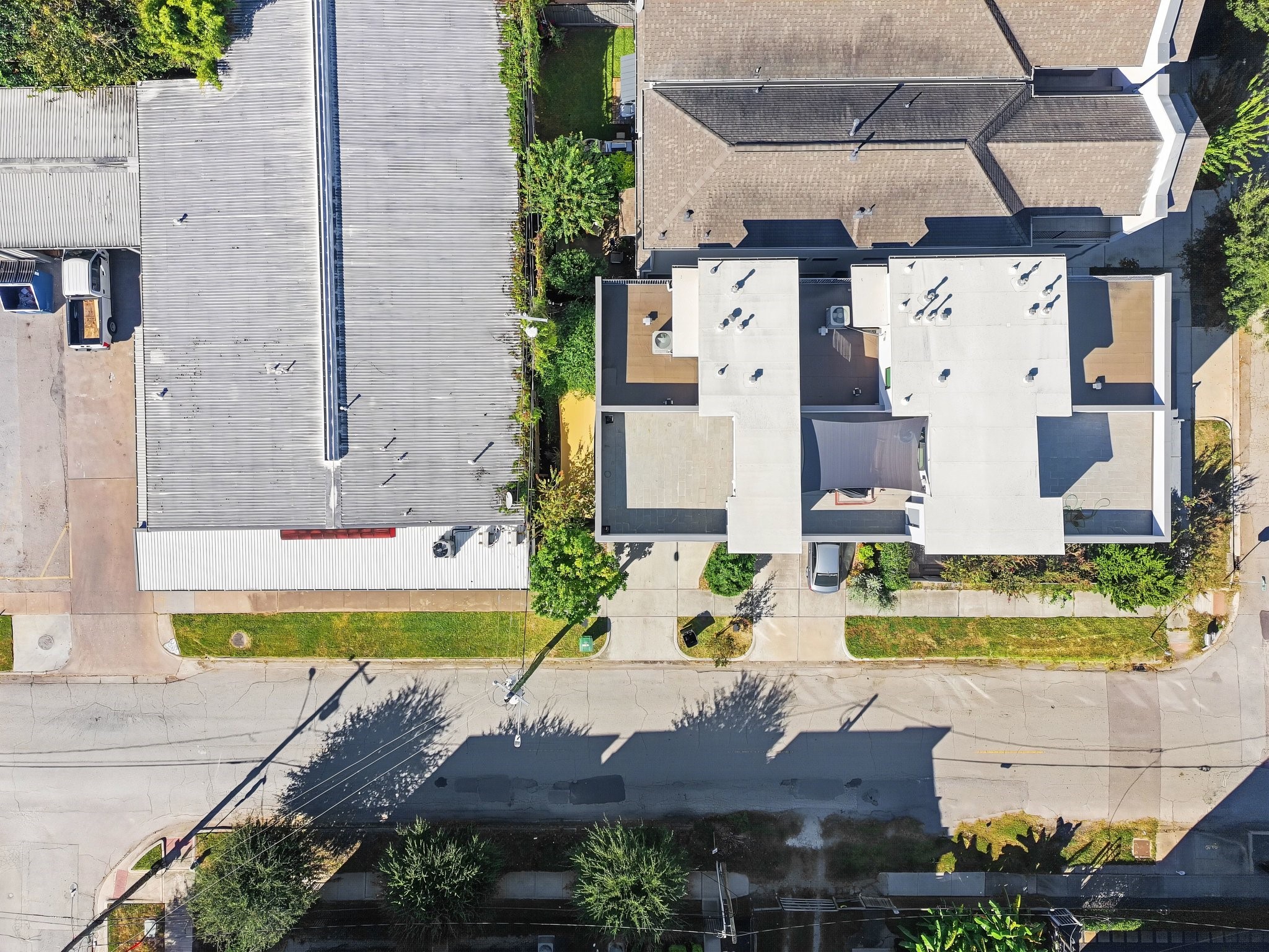 Embrace a walkable urban lifestyle surrounded by the premier dining, artisan coffee shops, and cultural destinations of the West Gray and Montrose corridors. This aerial perspective perfectly captures 1808 Tafts prime position at the center of Houston's most vibrant, connected neighborhood.