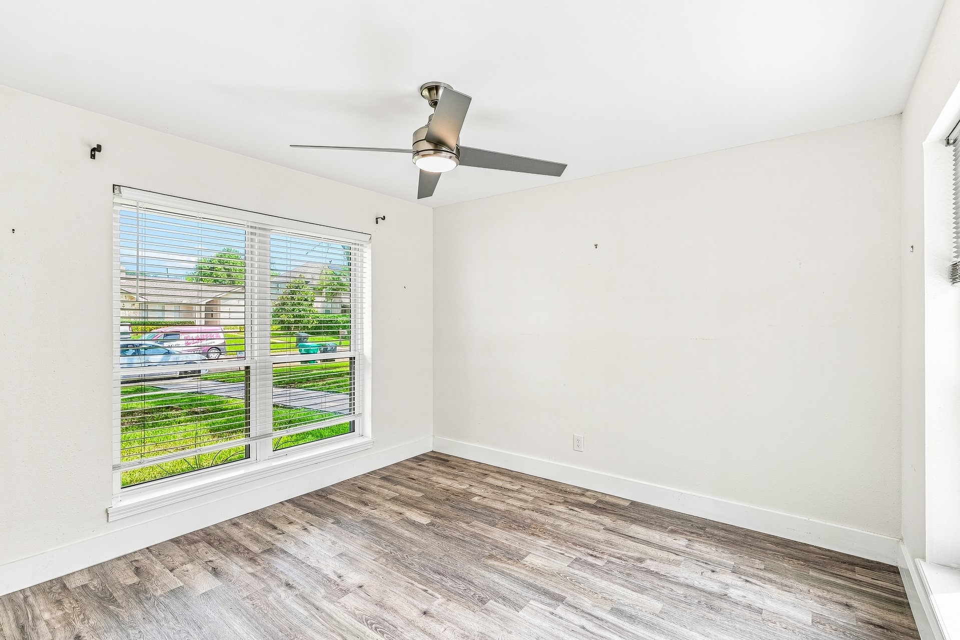 1135 Trowbridge Drive, Houston, TX 77062