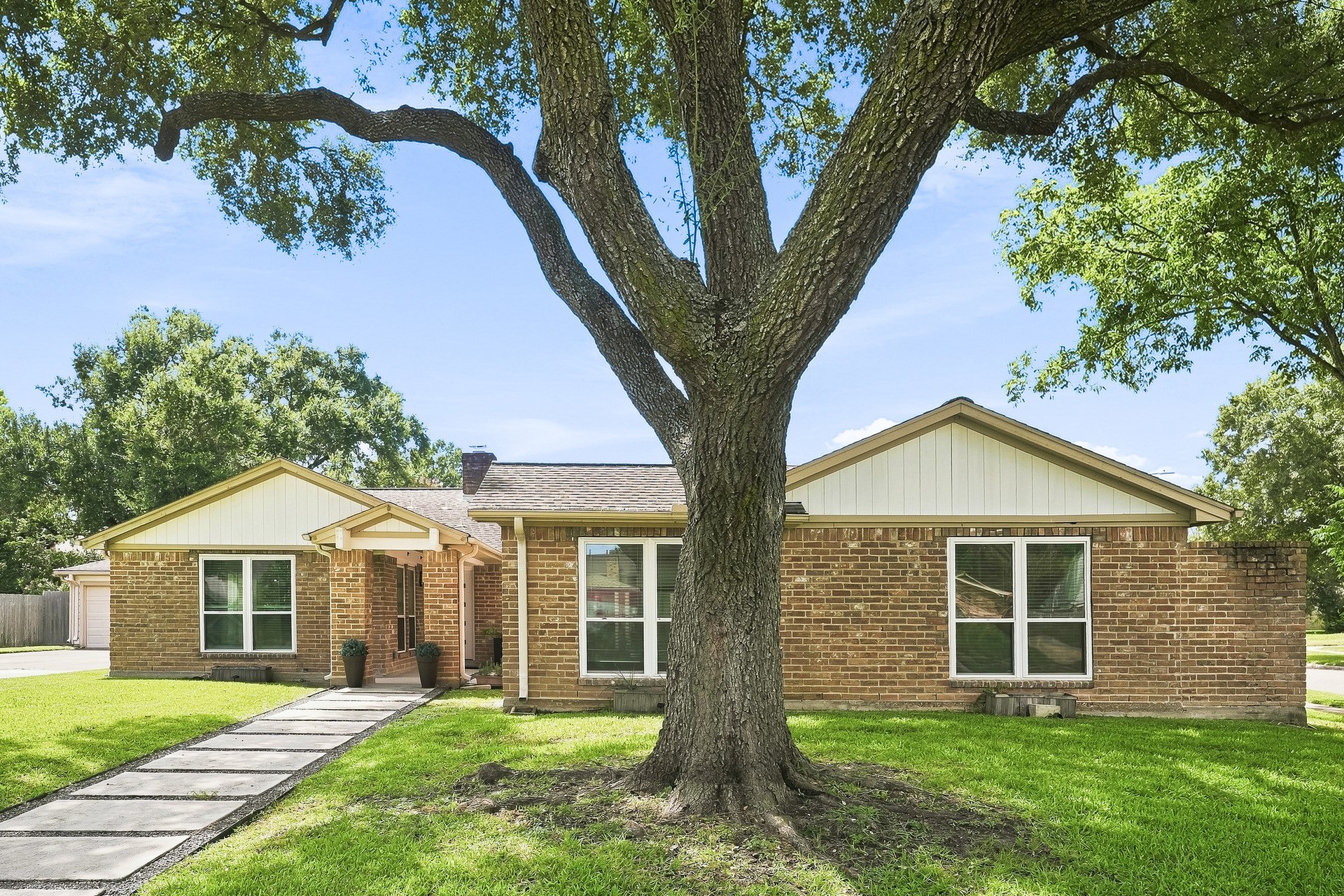 1135 Trowbridge Drive, Houston, TX 77062 1135 Trowbridge Drive, Houston, TX 77062