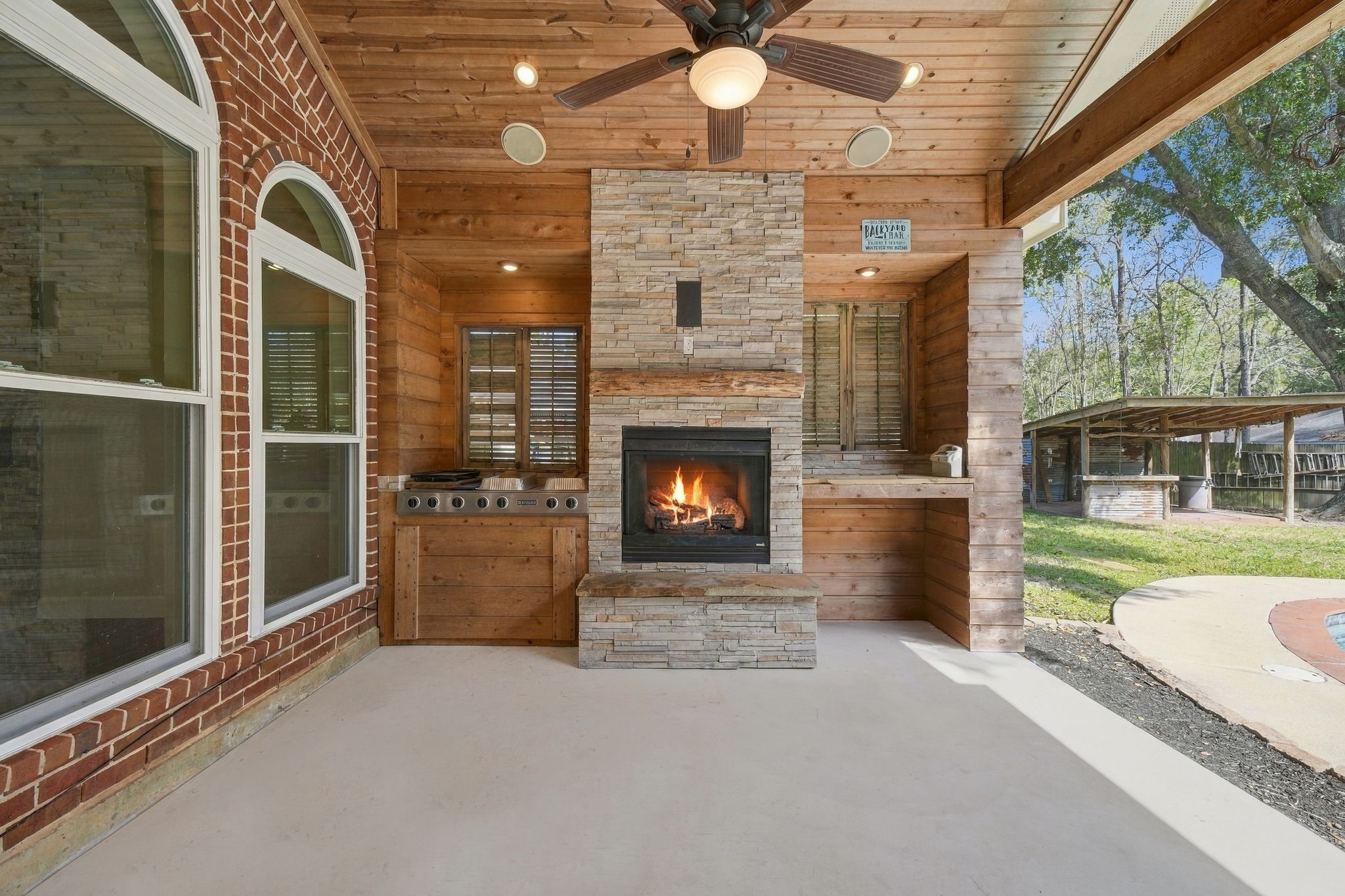 A closer look at this gorgeous outdoor kitchen and fire place!