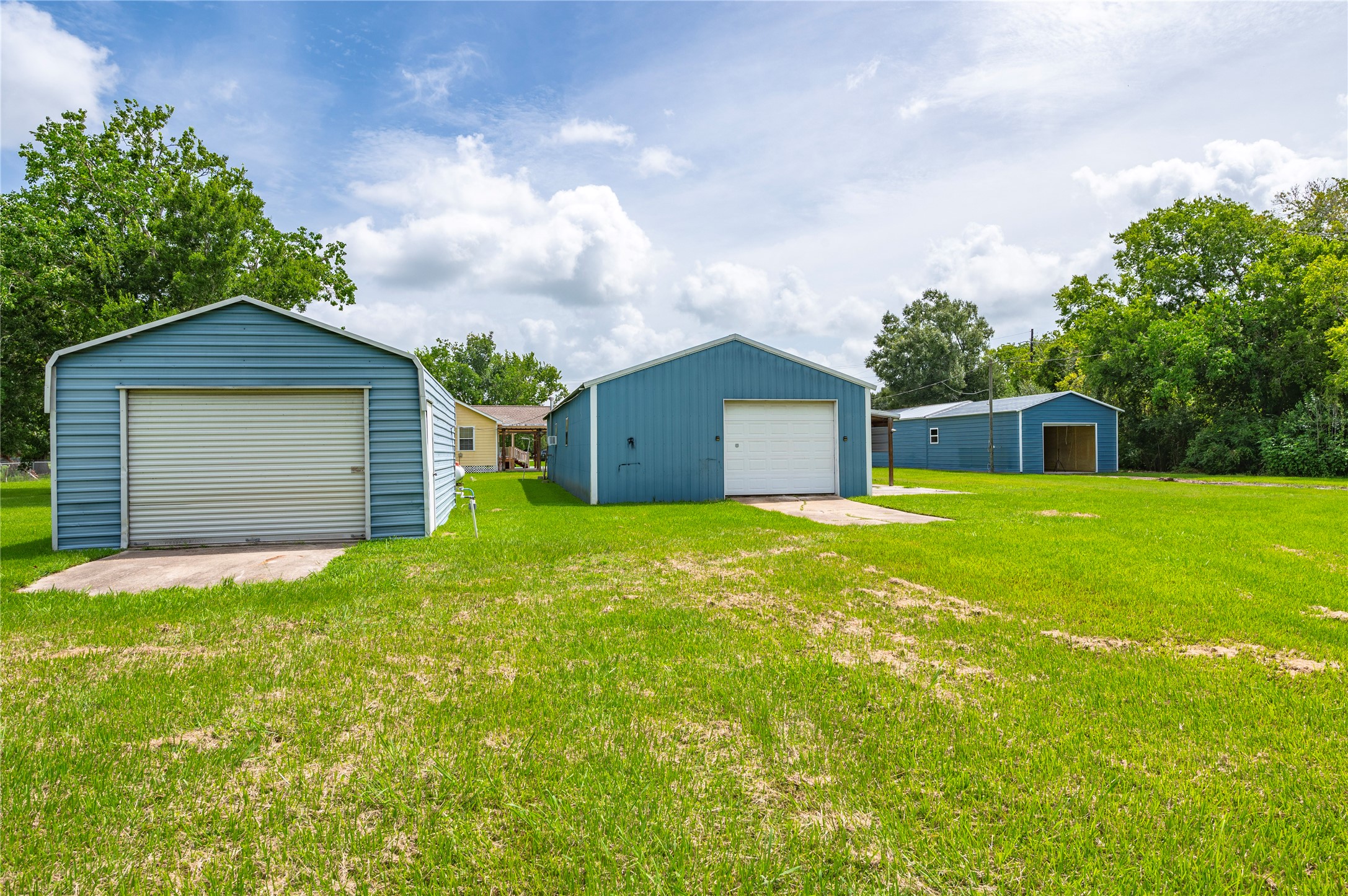 5710 County Road 166, Alvin, TX 77511