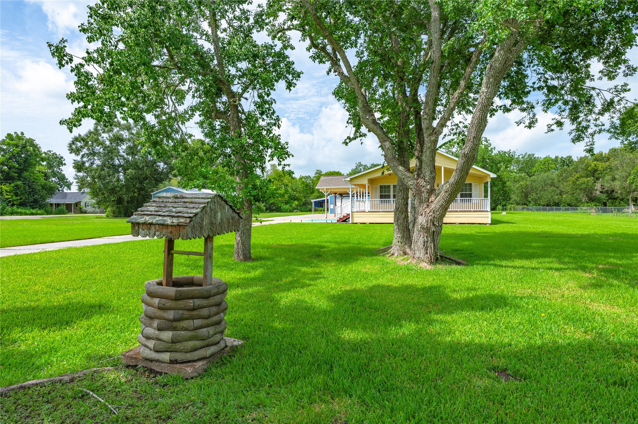 5710 County Road 166, Alvin, TX 77511 5710 County Road 166, Alvin, TX 77511