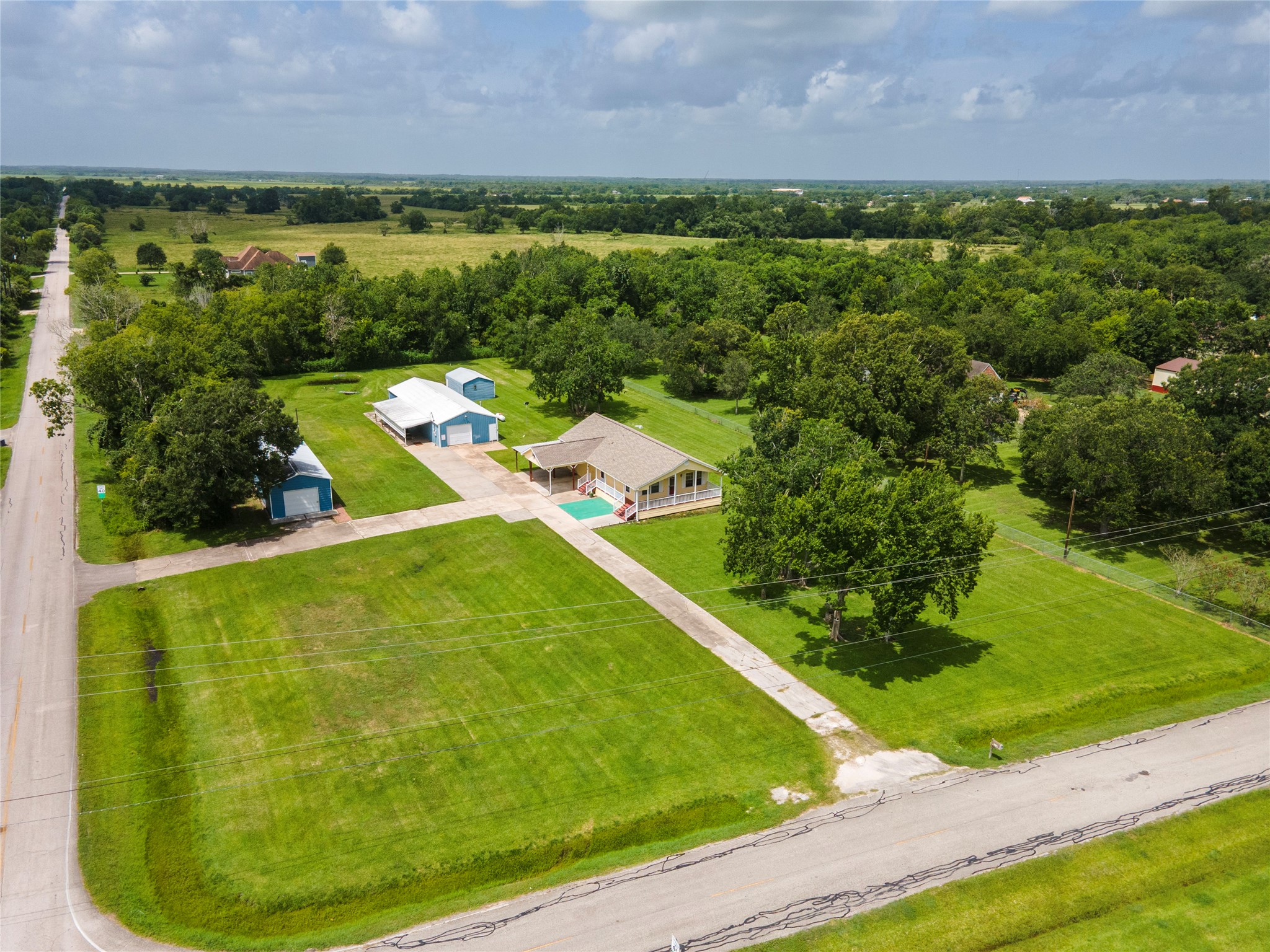 5710 County Road 166, Alvin, TX 77511 5710 County Road 166, Alvin, TX 77511