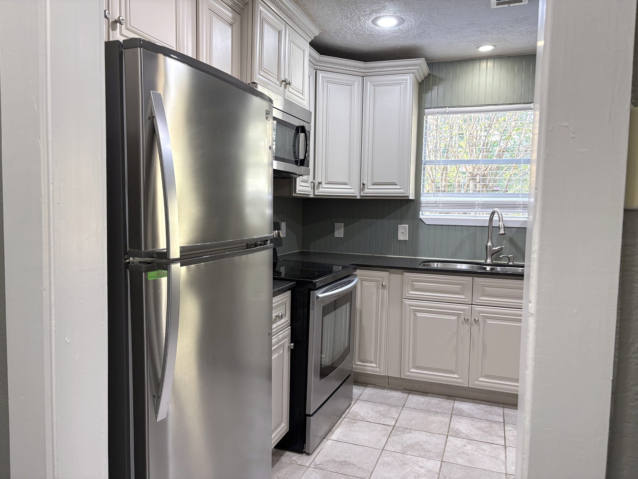 Beautiful stainless applicances with refrigerator included