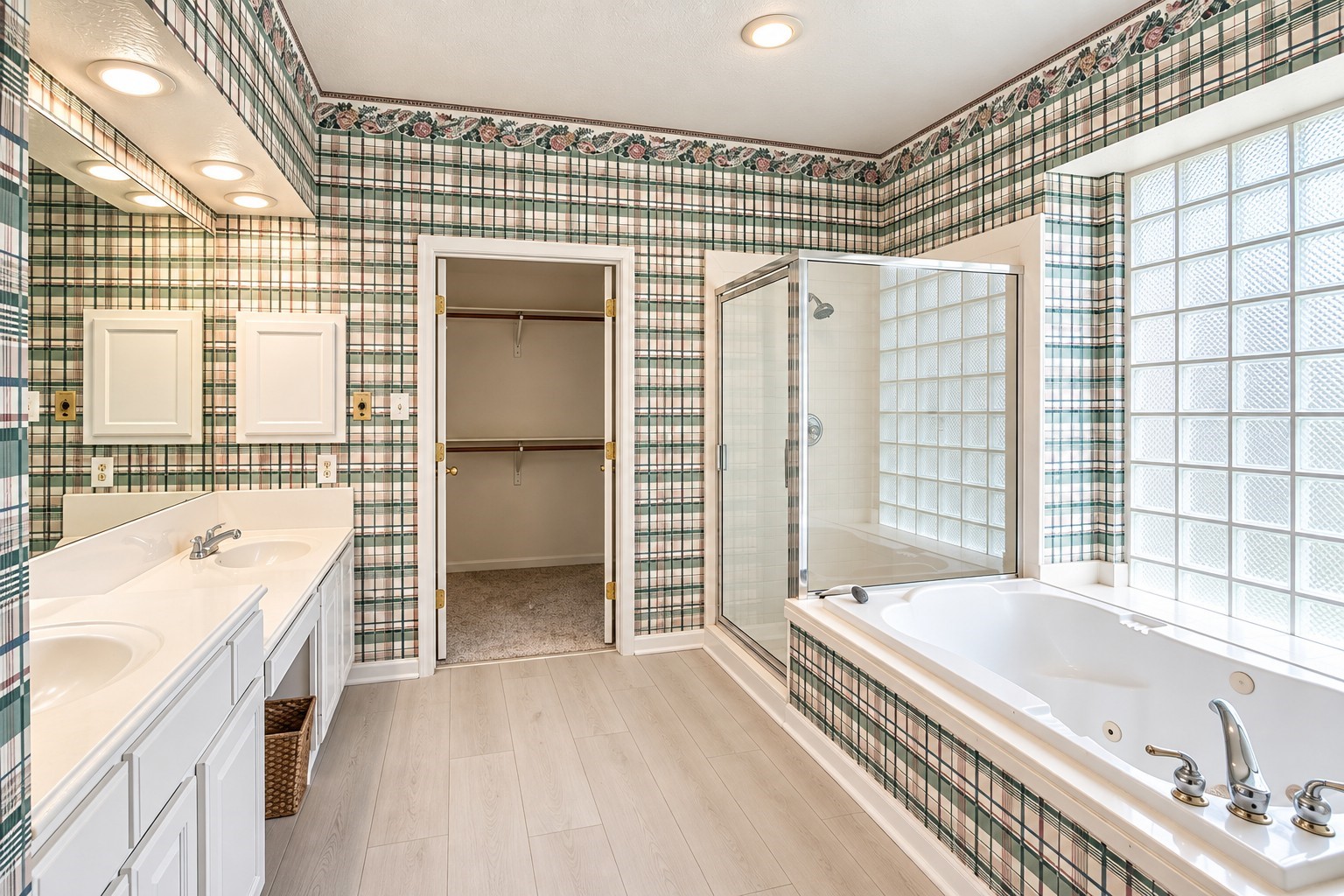 Executive Bath with jetted tub and shower door
