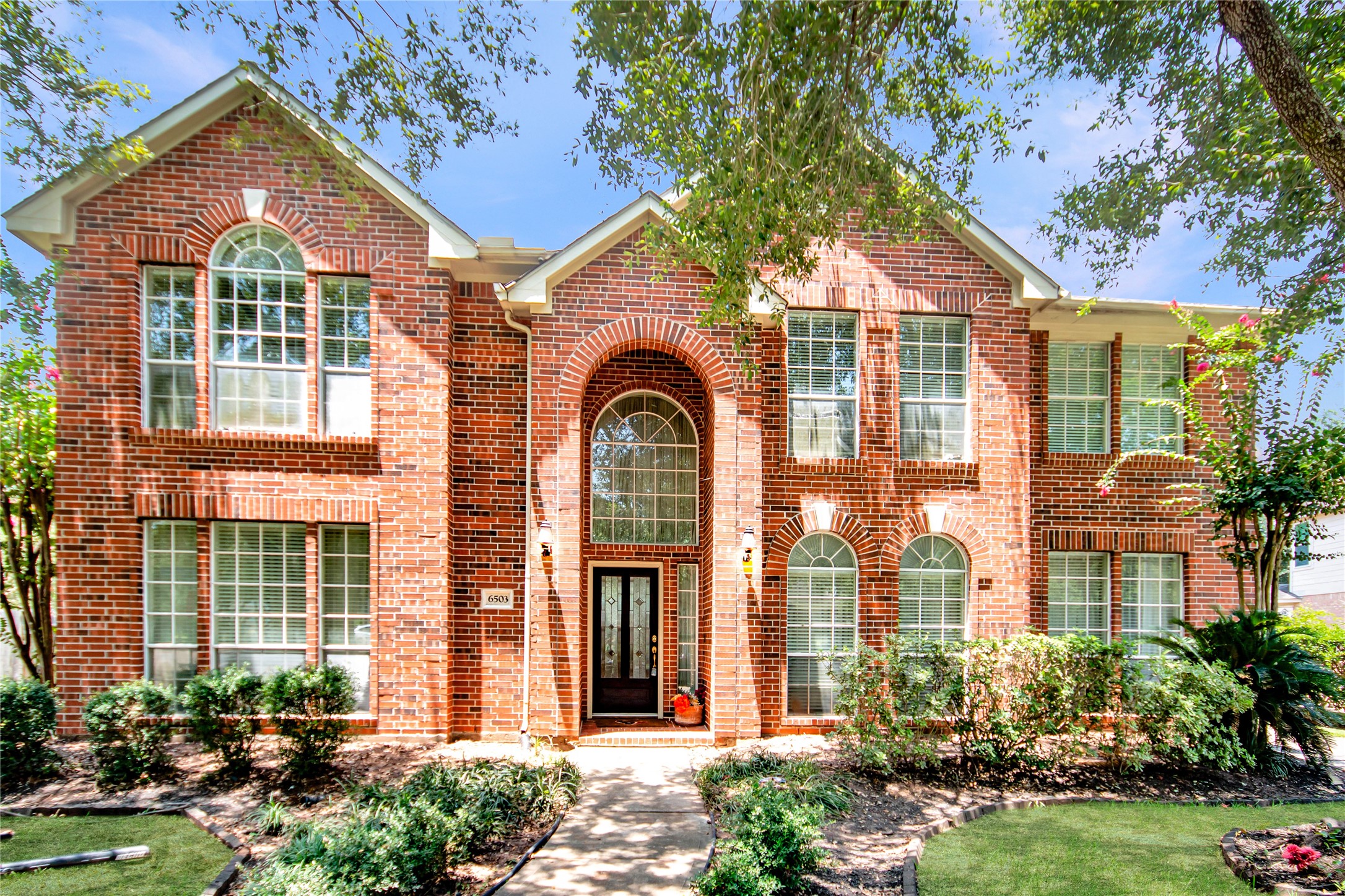 This beautiful home is a David Weekly the Martinique Floor plan in Lake winds village in New Territory on Cul de Sac  corner lot.