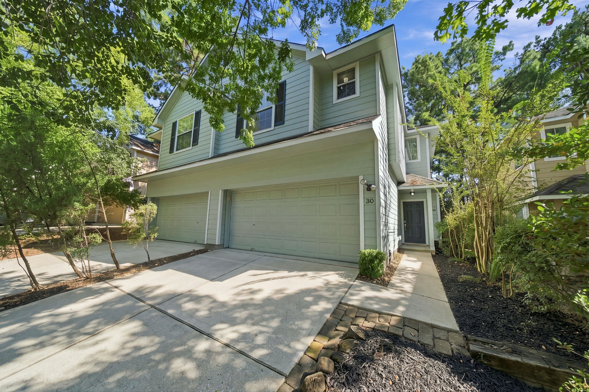 Nice curb appeal with mature privacy landscaping. Nice curb appeal with mature privacy landscaping.