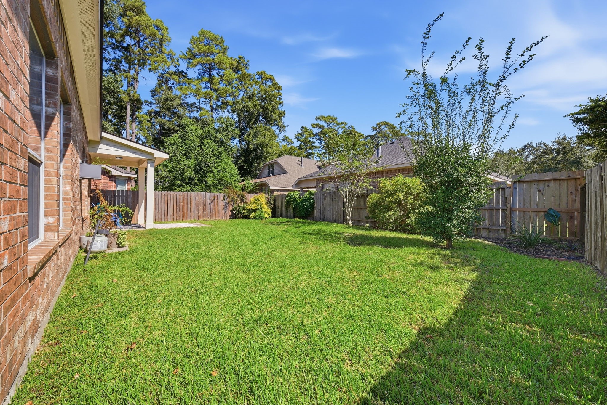 Generous backyard space offers endless possibilities!