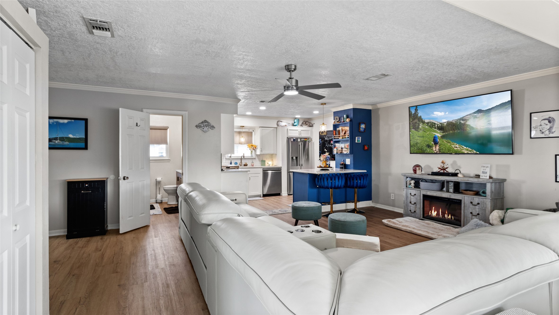 261 Barracuda Street, Bayou Vista, TX 77563