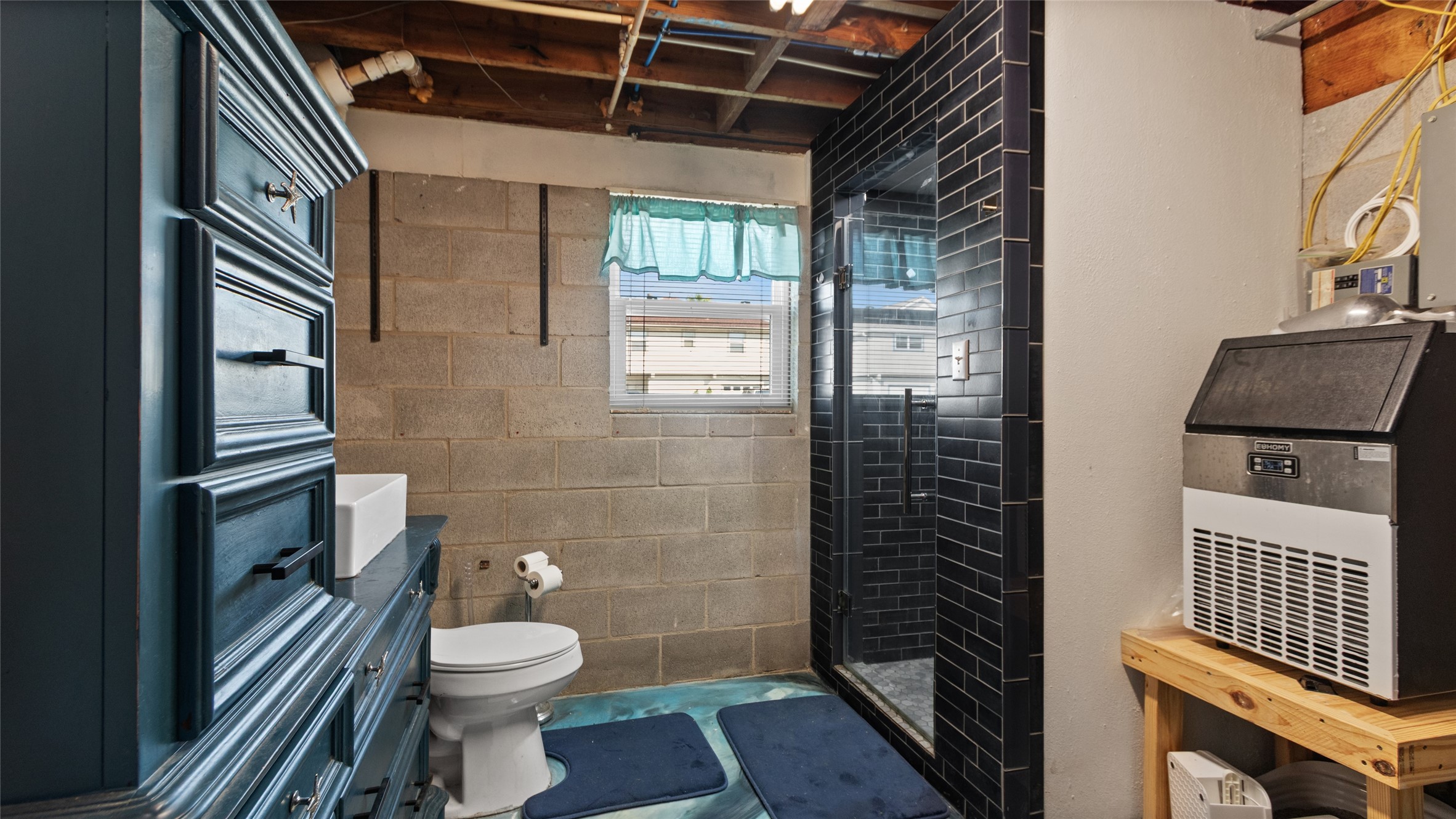 Ground level full bath