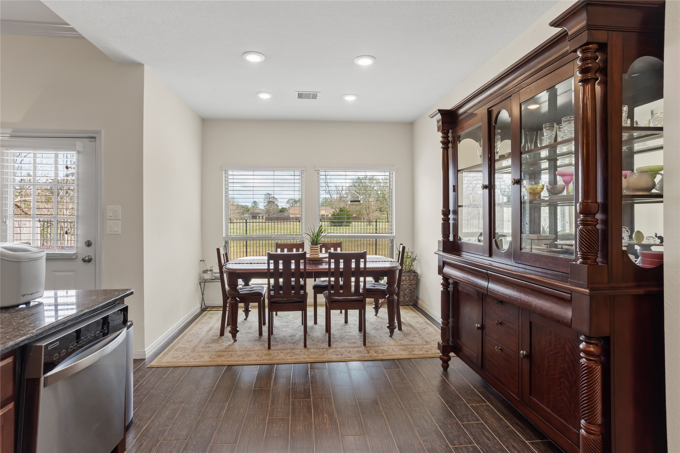 1995 Brentwood Drive, Alvin, TX 77511
