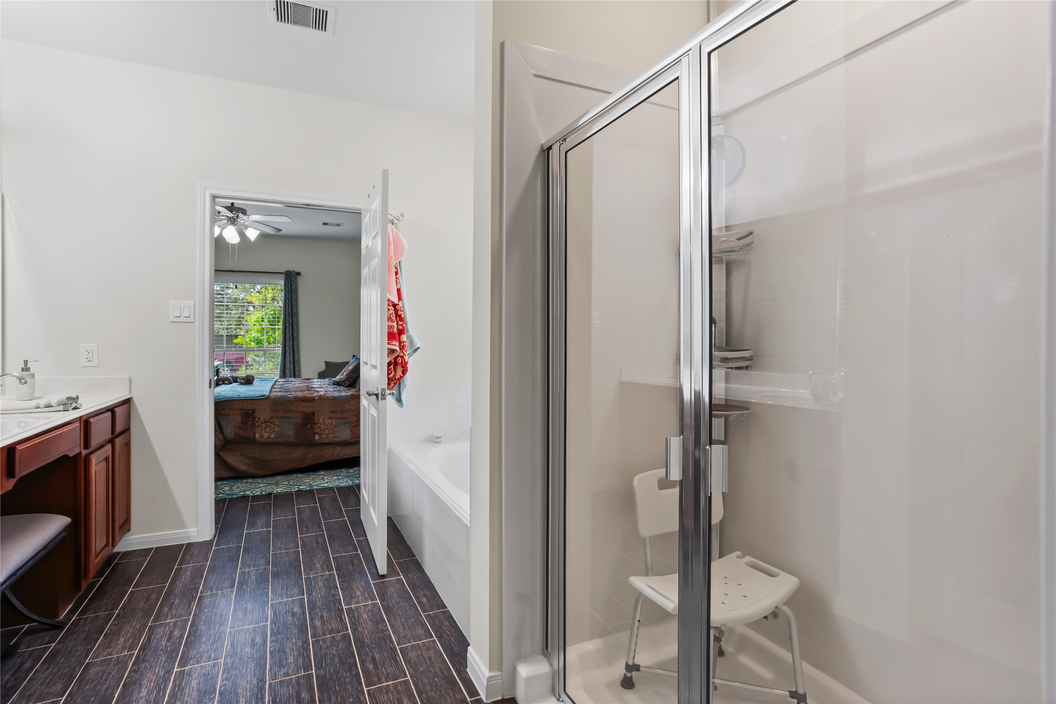 1995 Brentwood Drive, Alvin, TX 77511