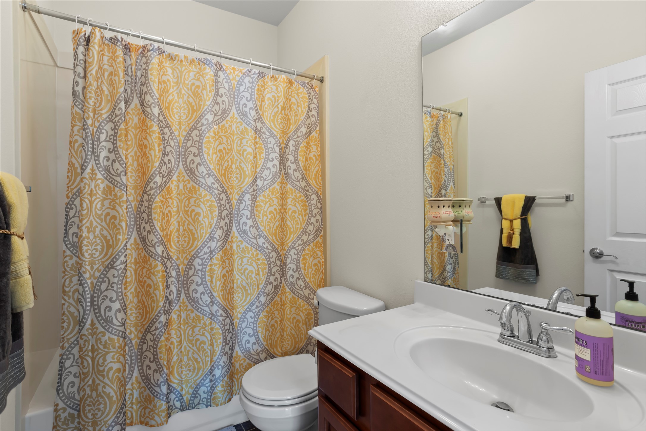 1995 Brentwood Drive, Alvin, TX 77511