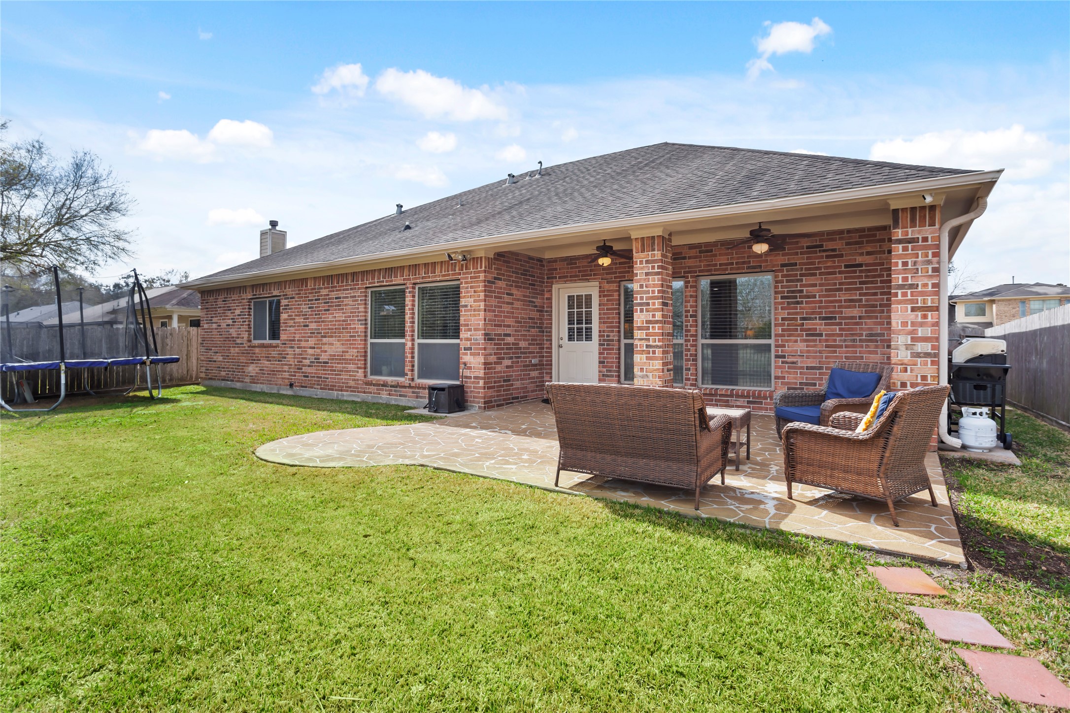 1995 Brentwood Drive, Alvin, TX 77511