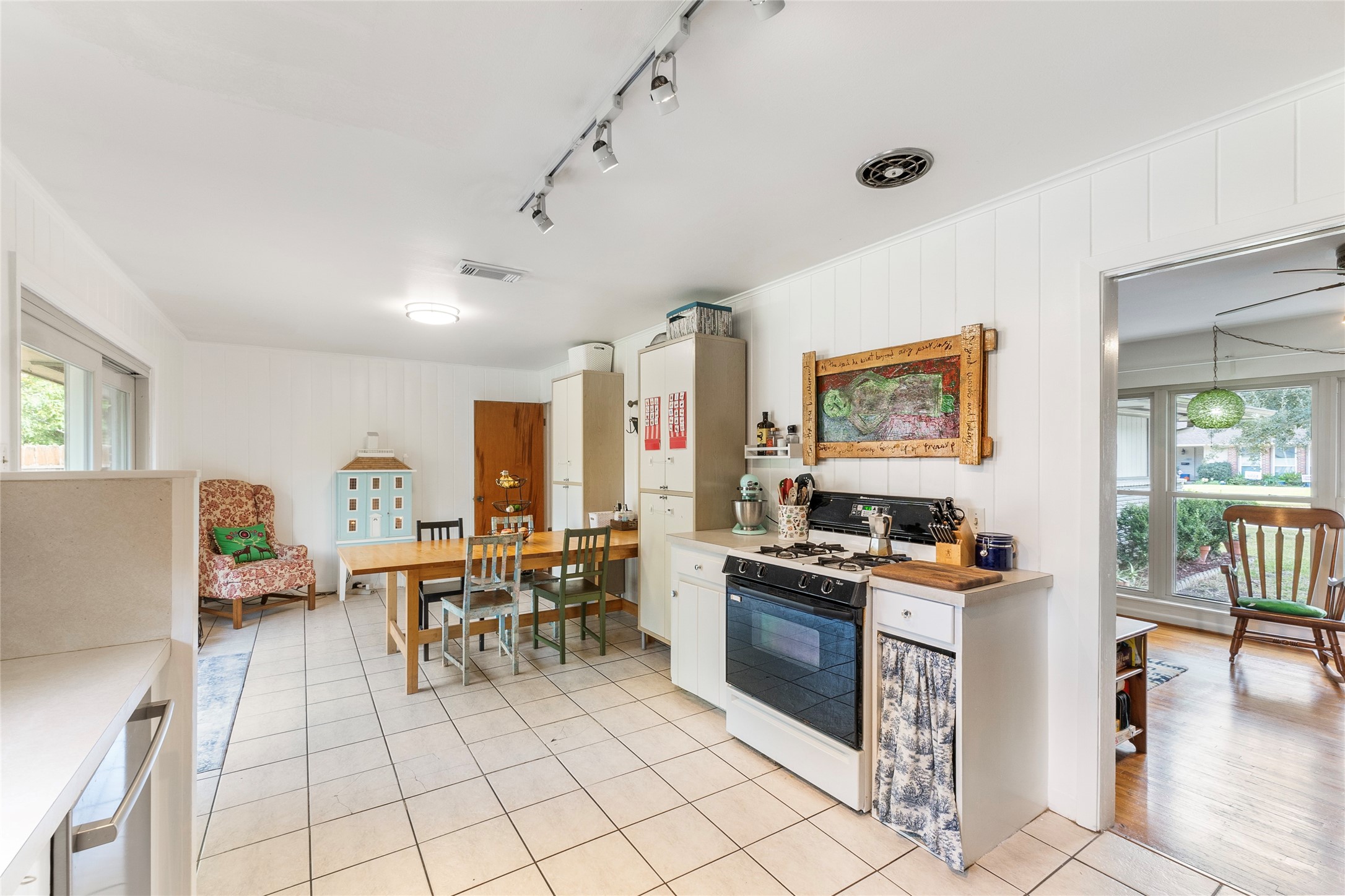 5438 Creekbend Drive, Houston, TX 77096