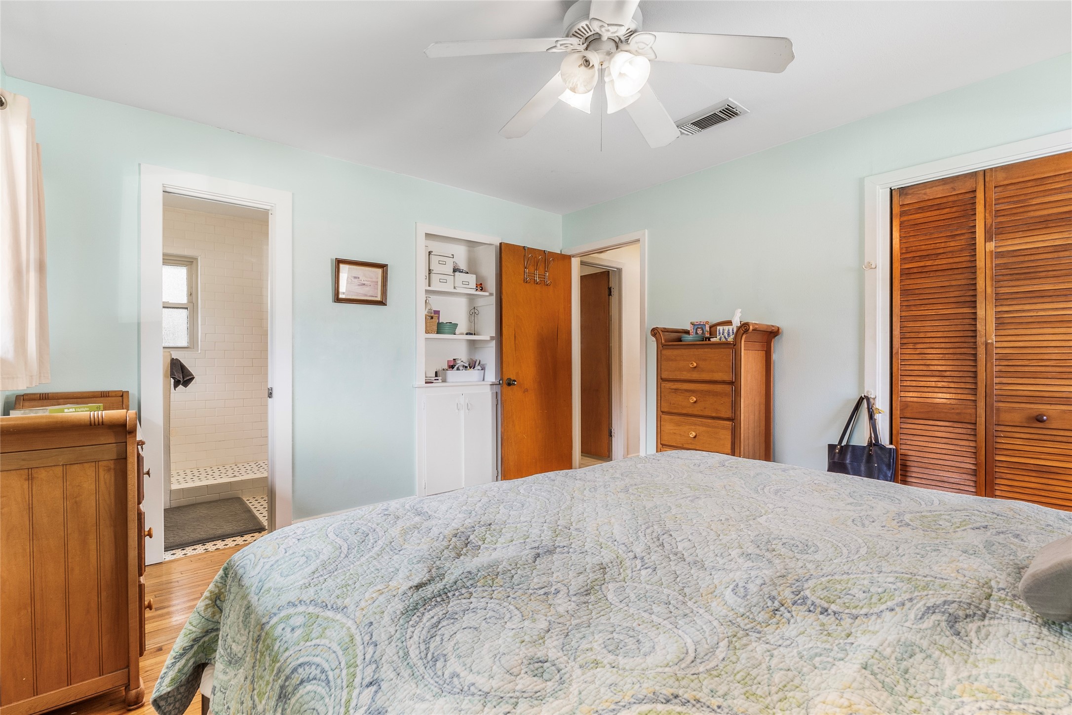 5438 Creekbend Drive, Houston, TX 77096
