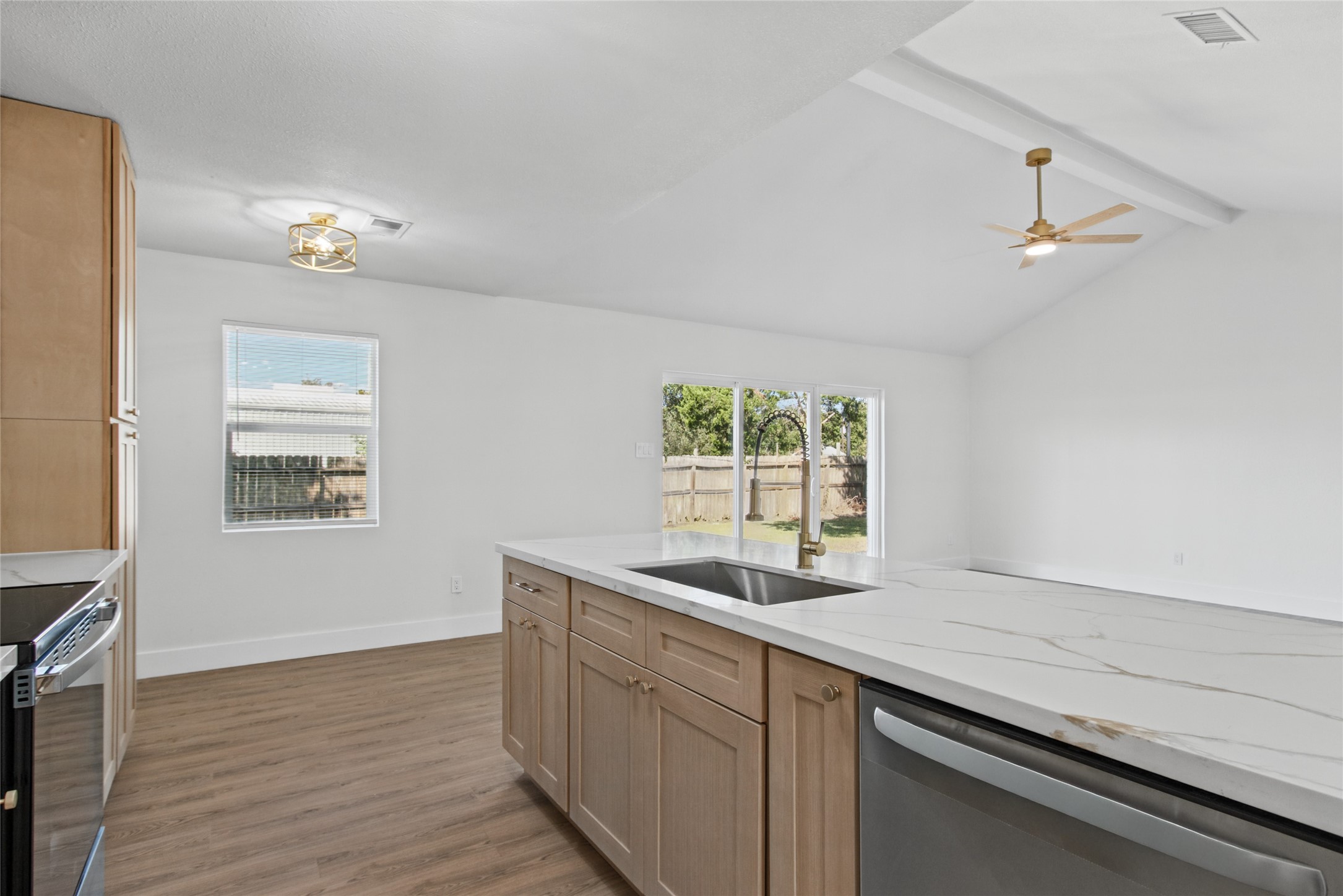 102 Belmont Avenue, Hitchcock, TX 77563