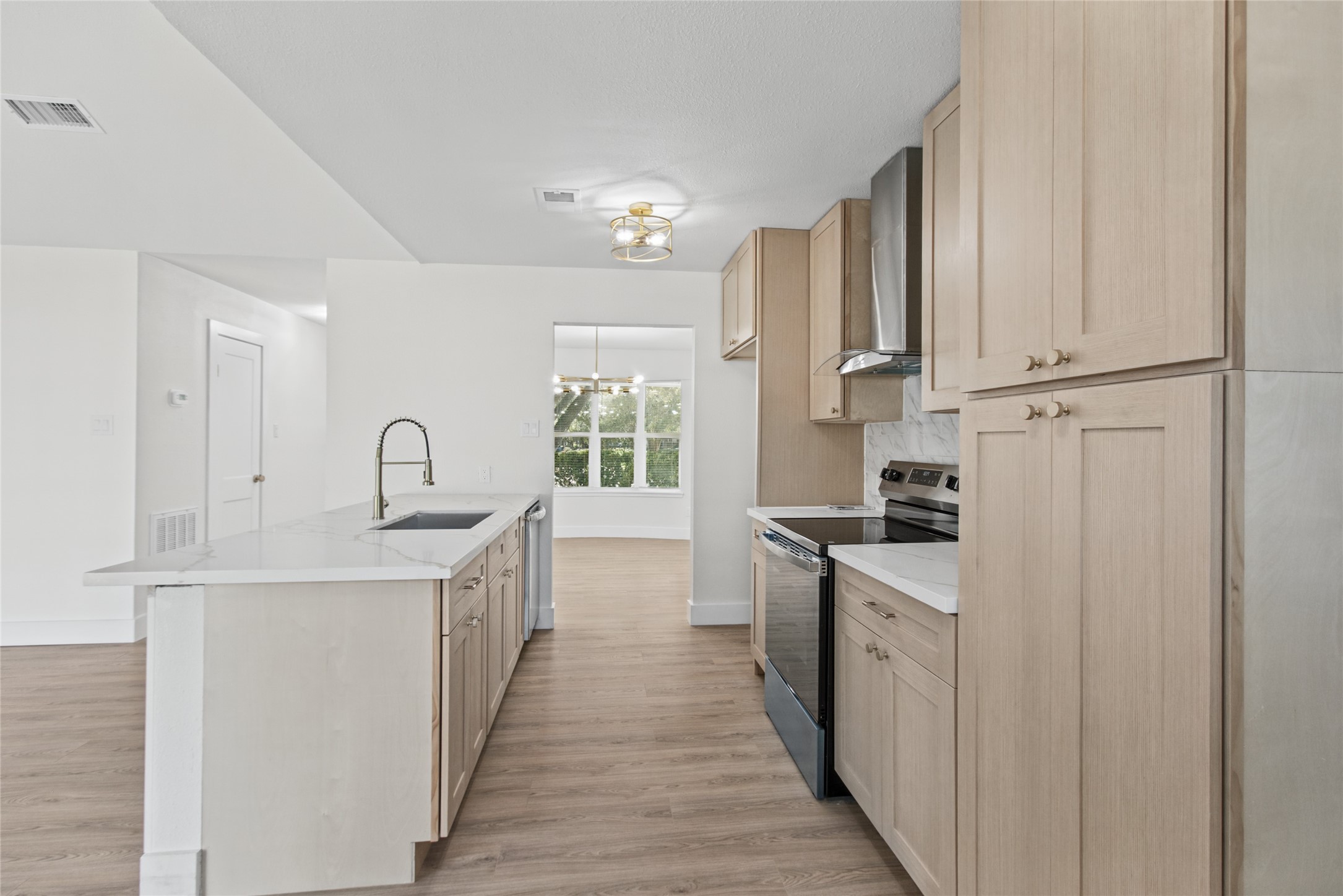 102 Belmont Avenue, Hitchcock, TX 77563