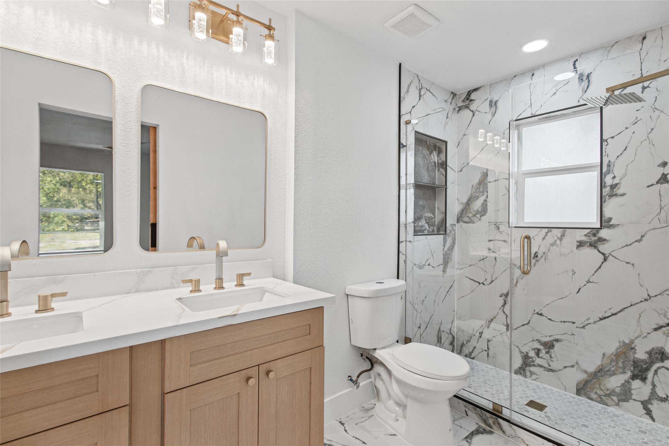 102 Belmont Avenue, Hitchcock, TX 77563