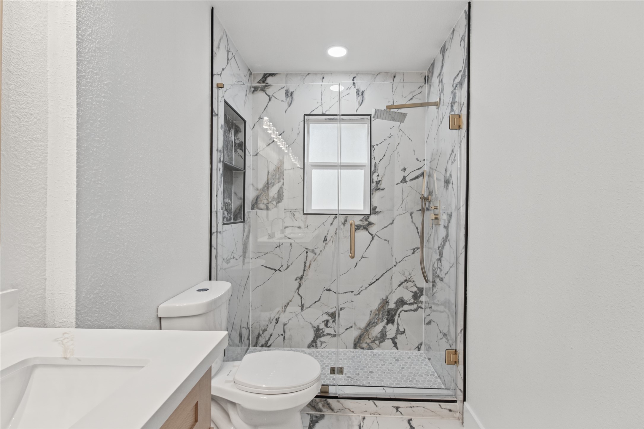 102 Belmont Avenue, Hitchcock, TX 77563