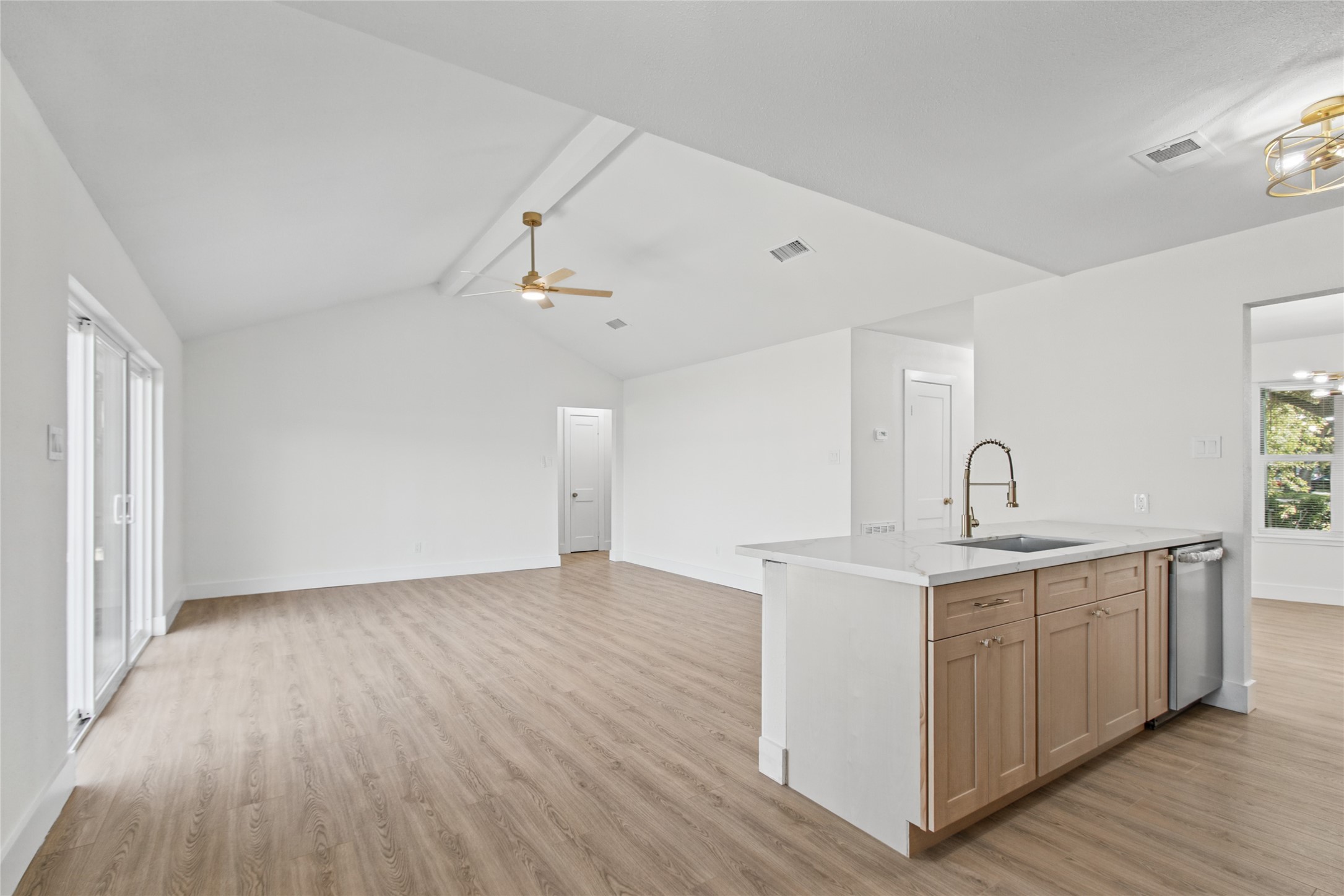102 Belmont Avenue, Hitchcock, TX 77563