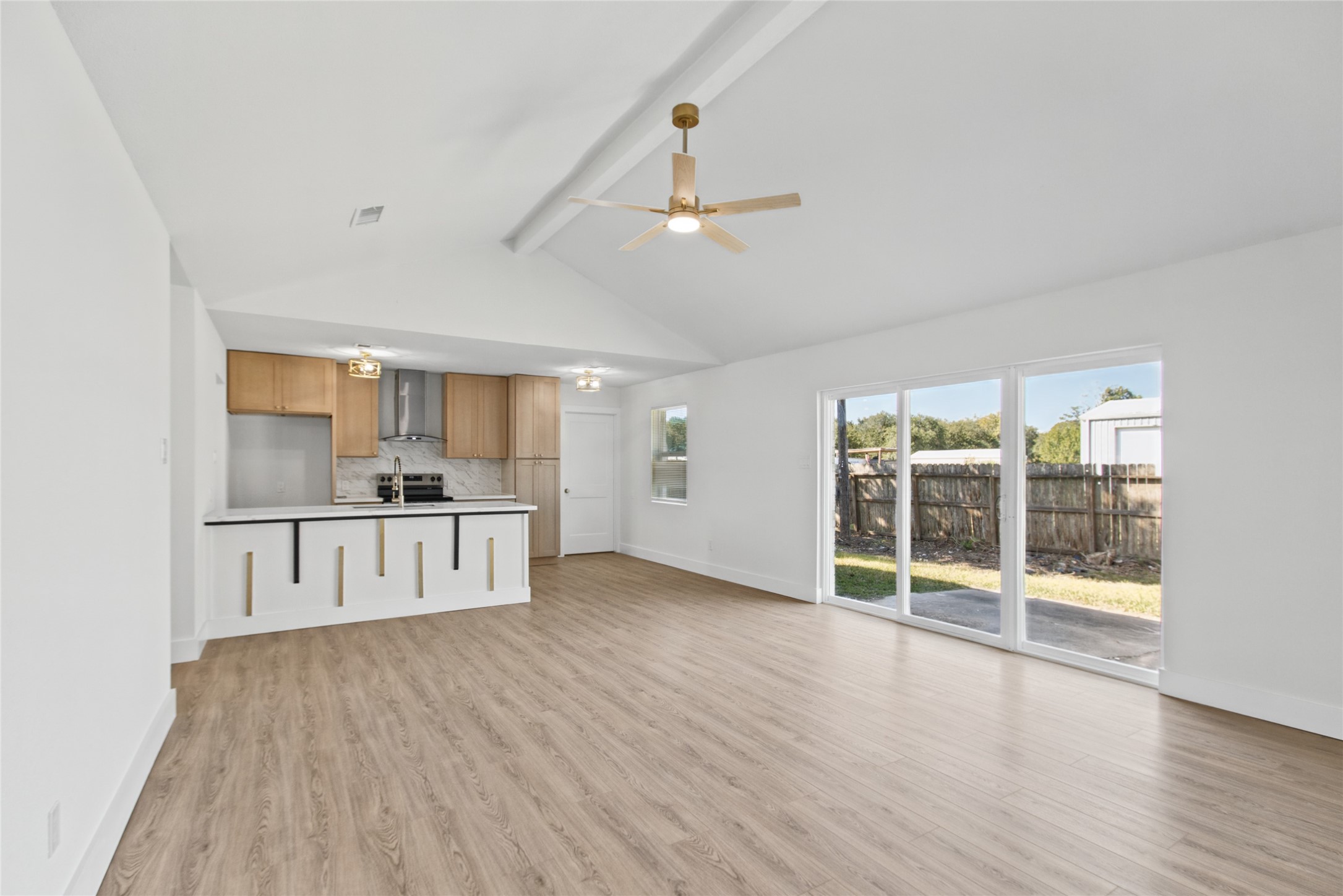102 Belmont Avenue, Hitchcock, TX 77563