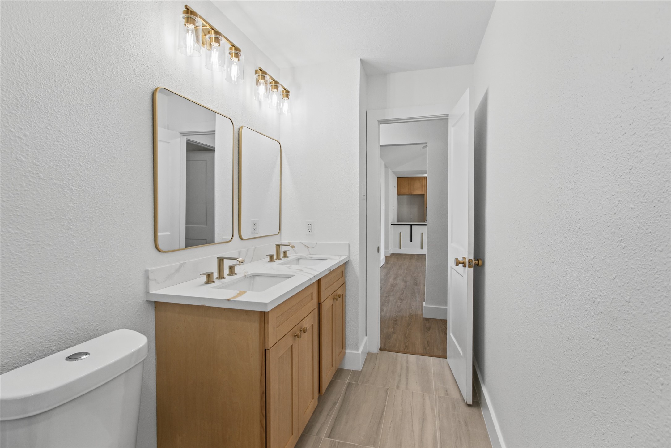 102 Belmont Avenue, Hitchcock, TX 77563