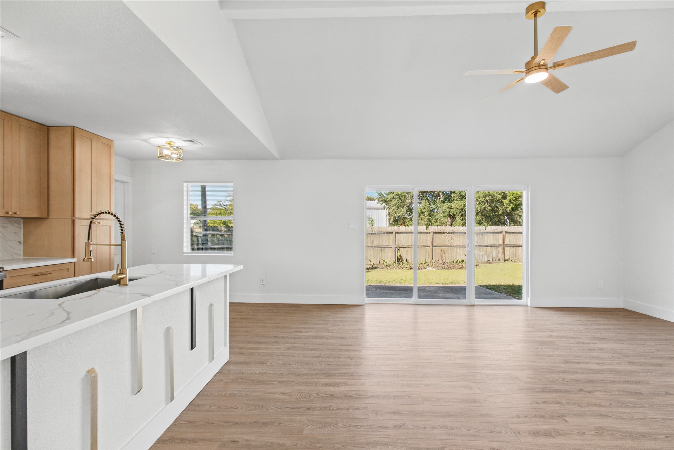 102 Belmont Avenue, Hitchcock, TX 77563