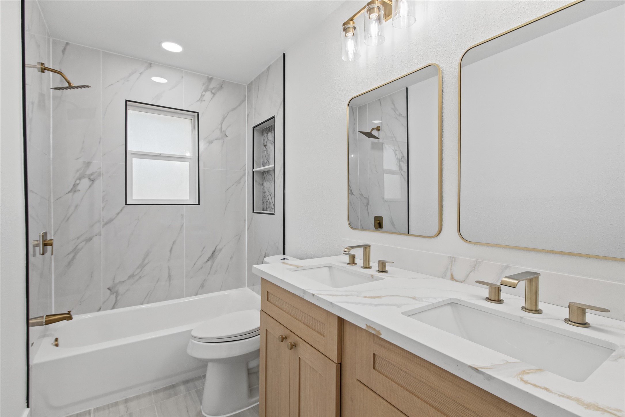 102 Belmont Avenue, Hitchcock, TX 77563