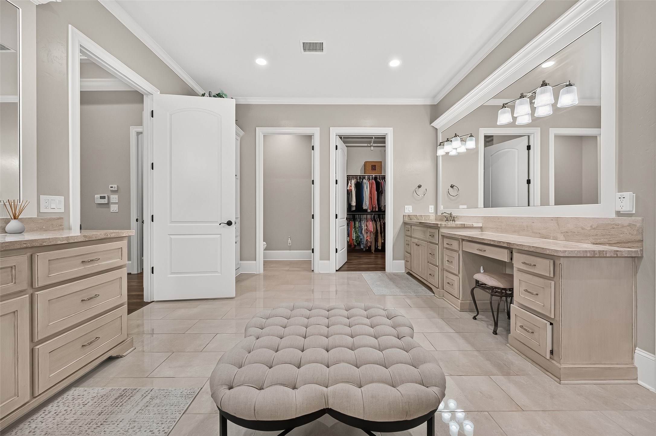 Spacicous ensuite with dual vanities