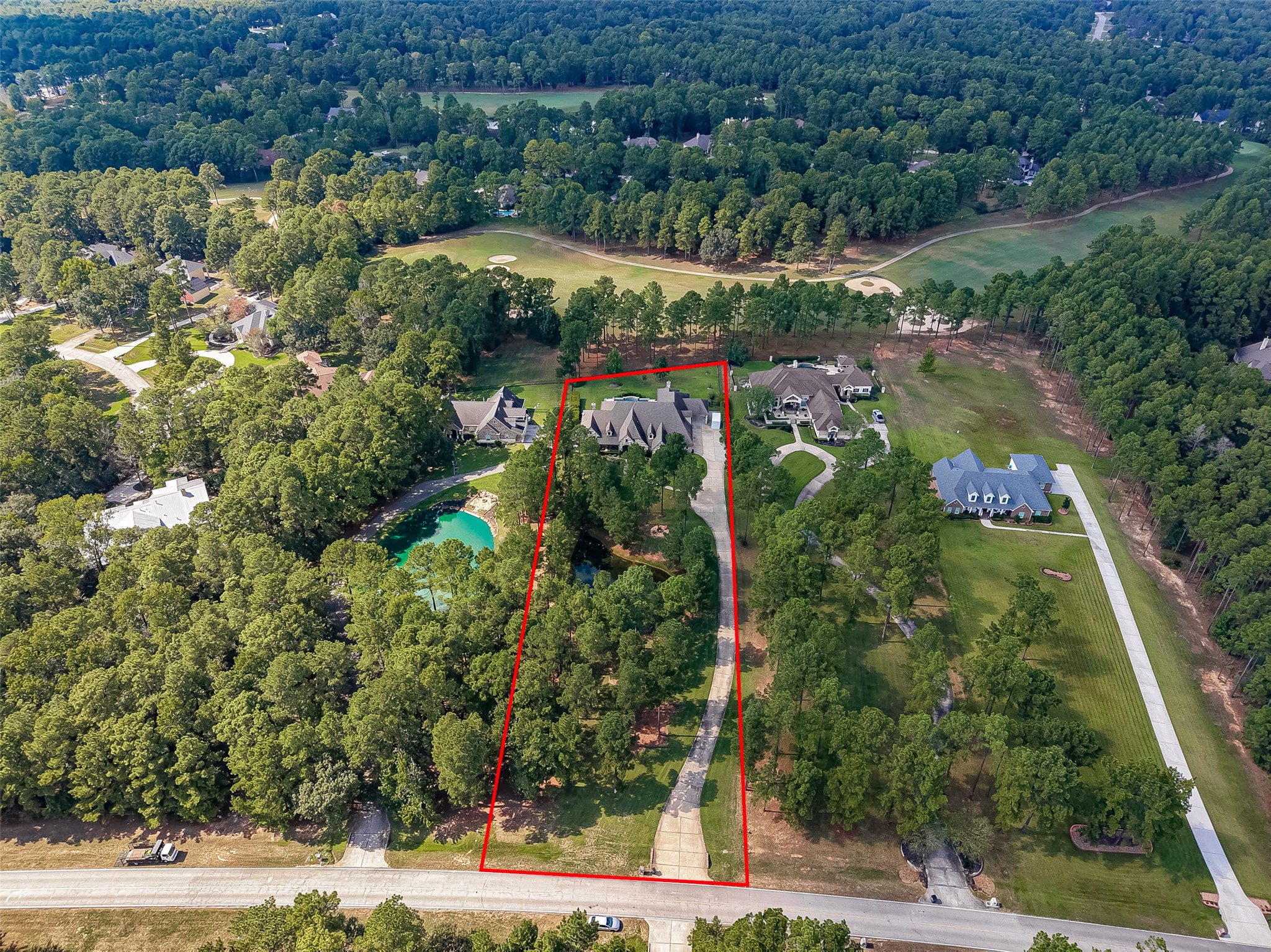 This lovely home backs up to the golf course. This lovely home backs up to the golf course.