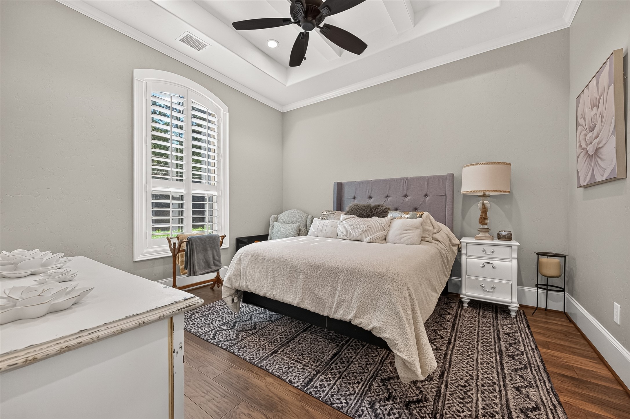 Secondary bedroom.