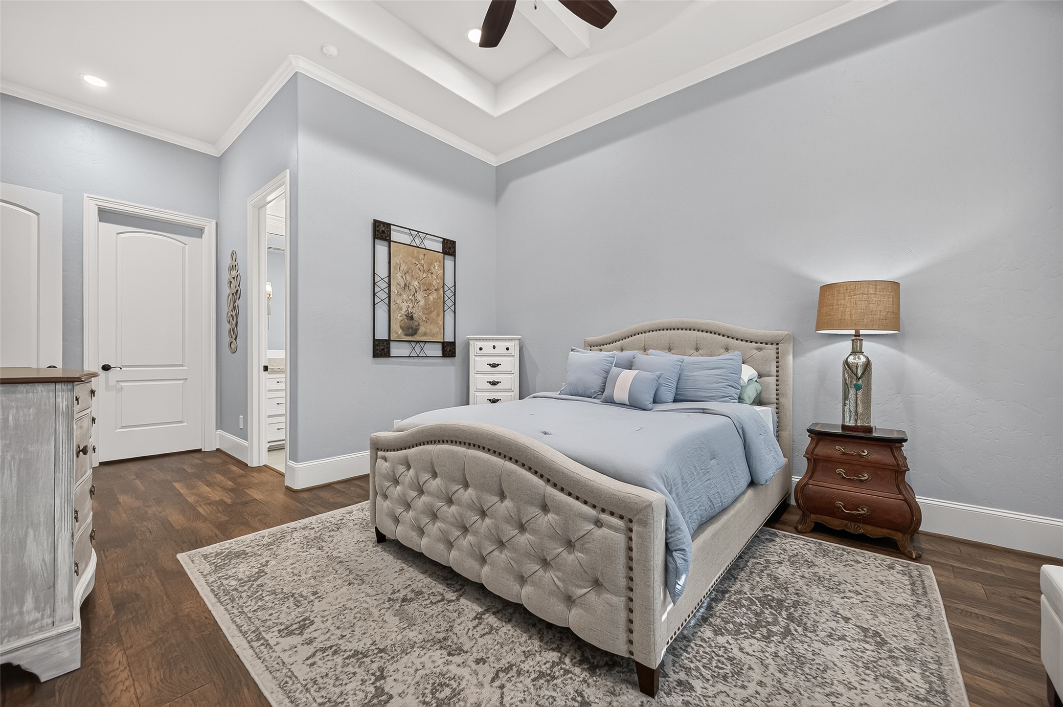 Secondary bedroom.
