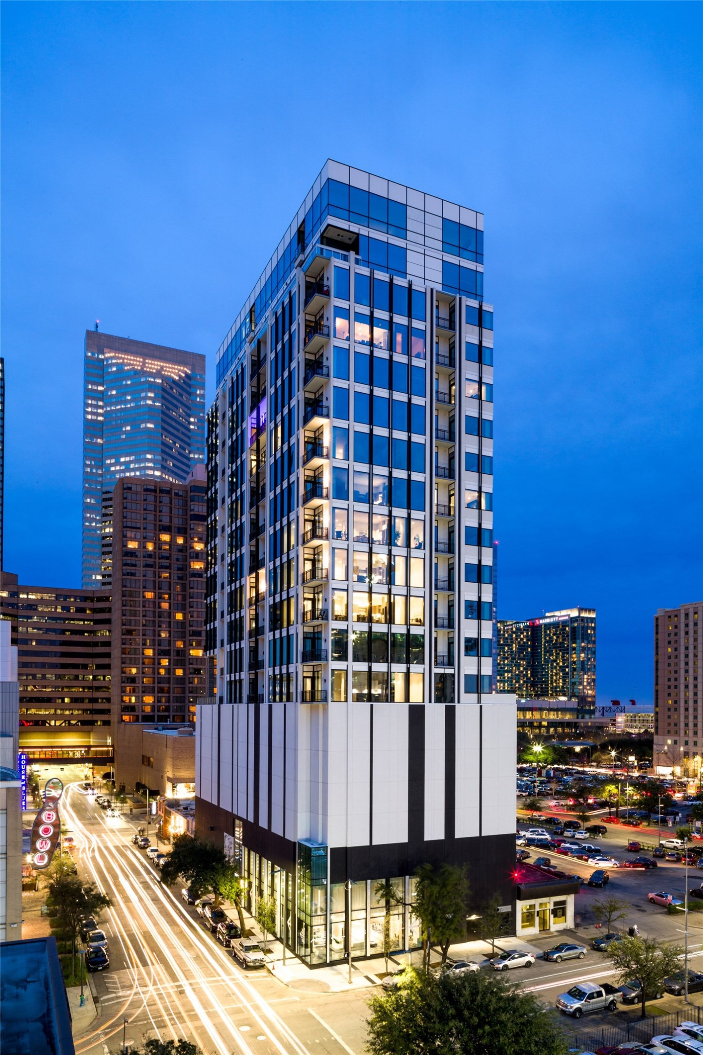 [Iconic Marlowe] Your new home downtown!  Enjoy the nightlife again