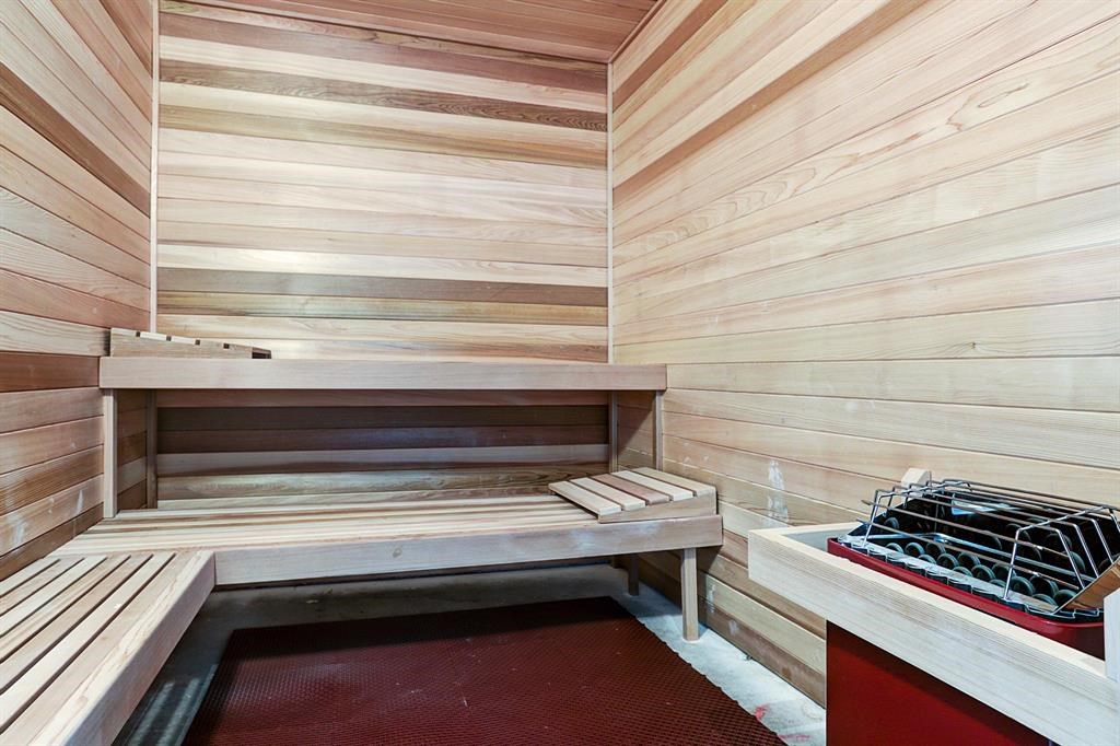 [Sauna]Conveniently located in fitness center!   Perfect place to relax after a great workout
