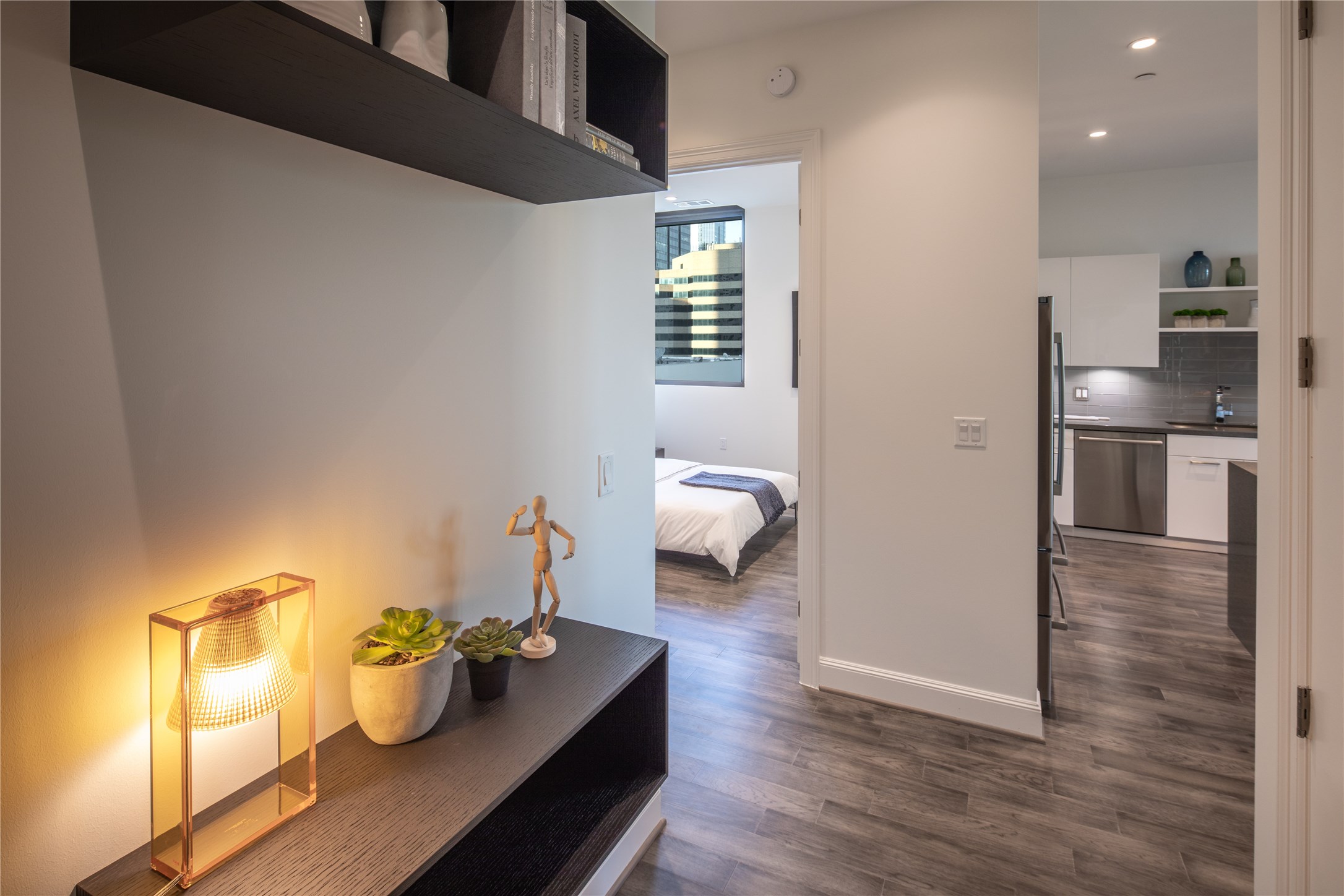 [Entry Way VIRTUALLY STAGED]