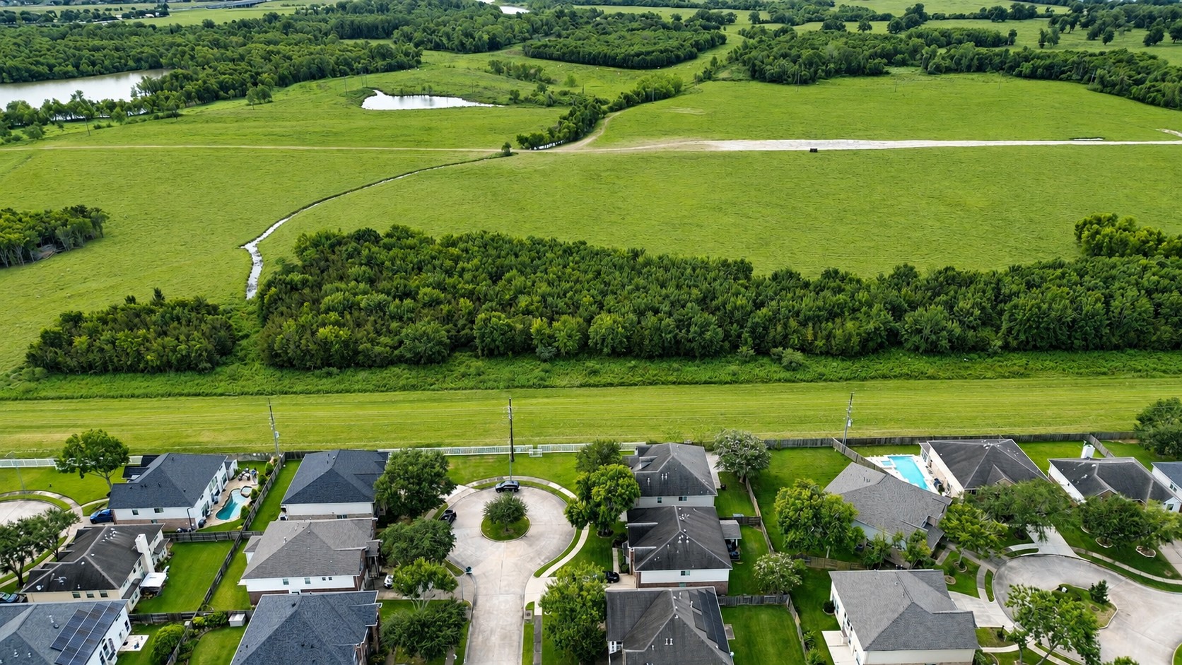 THE LOCATION OFFERS A RARE SENSE OF SPACE WHILE REMAINING WITHIN AN ESTABLISHED SUGAR LAND COMMUNITY.