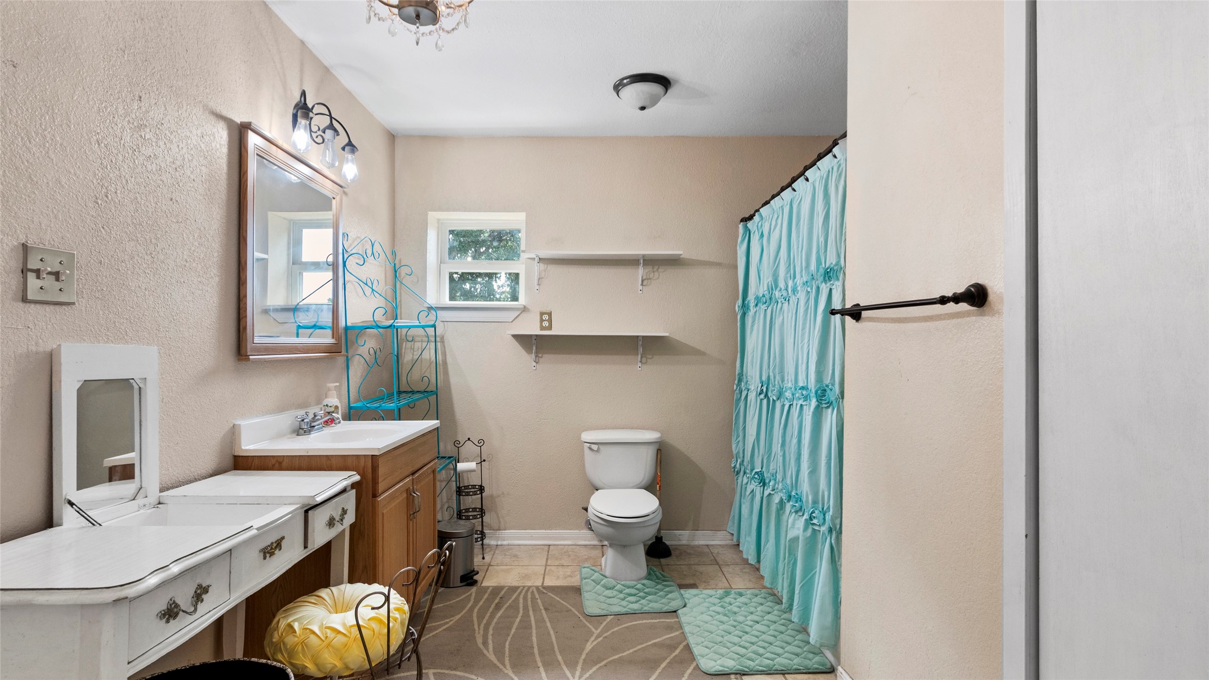 2nd Floor Bathroom
