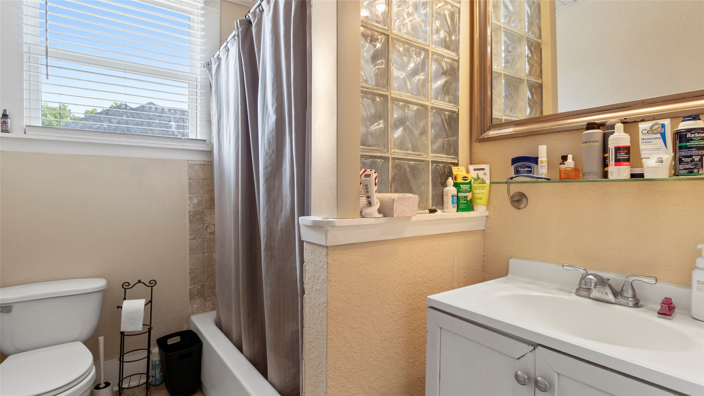 1st Floor Bathroom