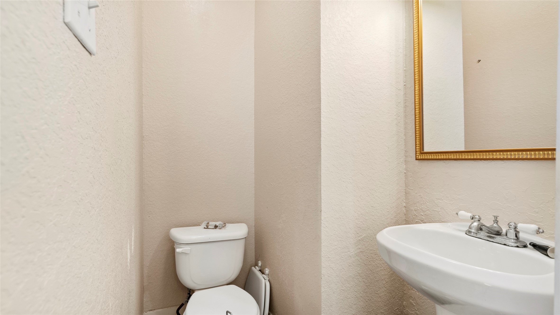 Primary Bedroom Half Bath - 1st Floor